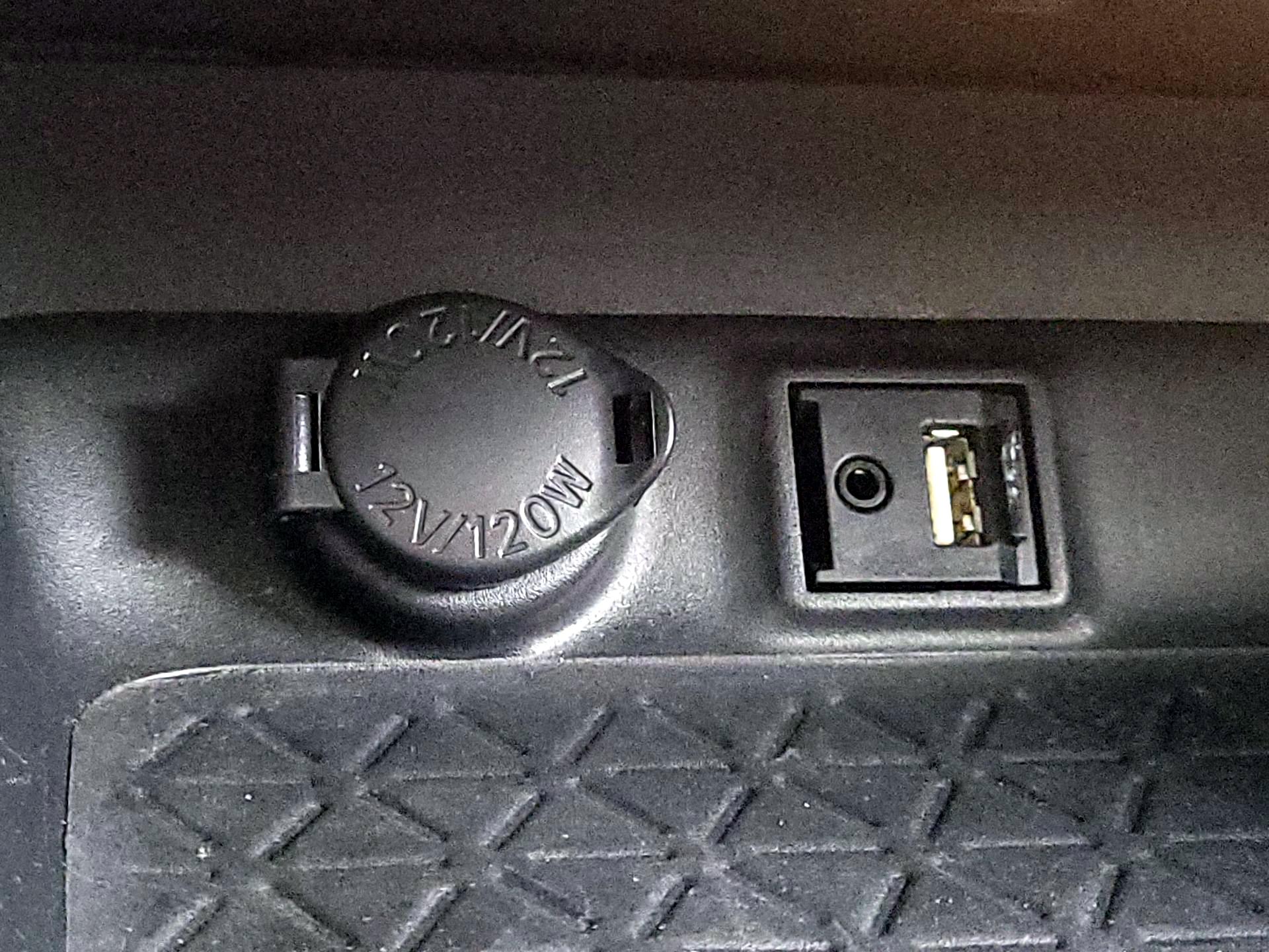 Thumbnail: 2019 Toyota RAV4 - 19