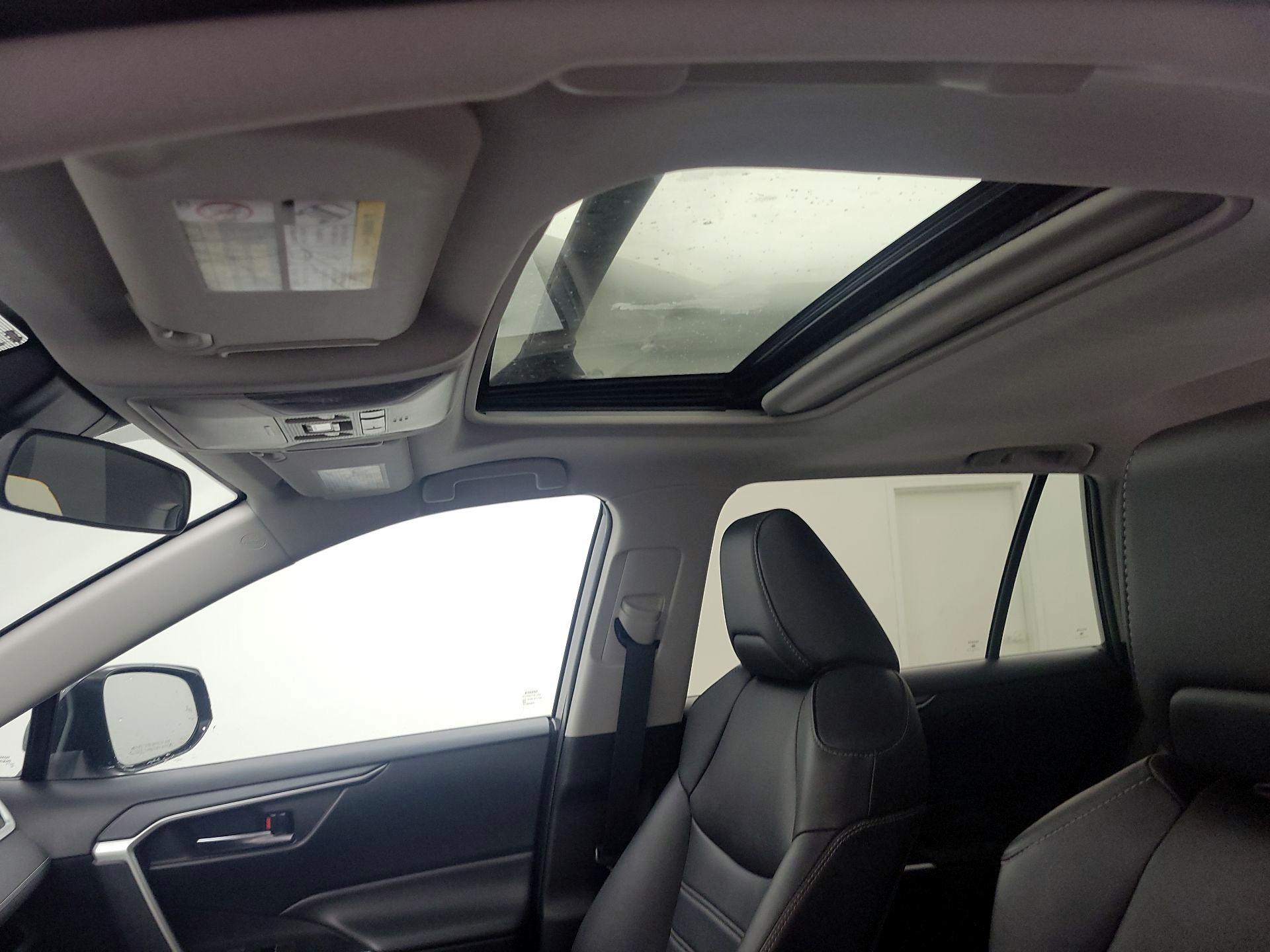 Thumbnail: 2019 Toyota RAV4 - 20