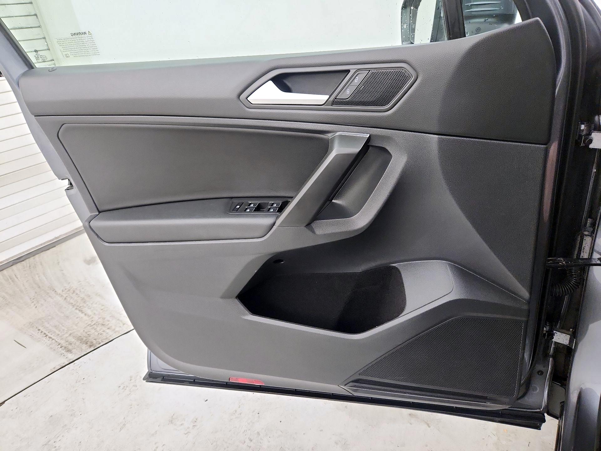 Thumbnail: 2021 Volkswagen Tiguan - 12