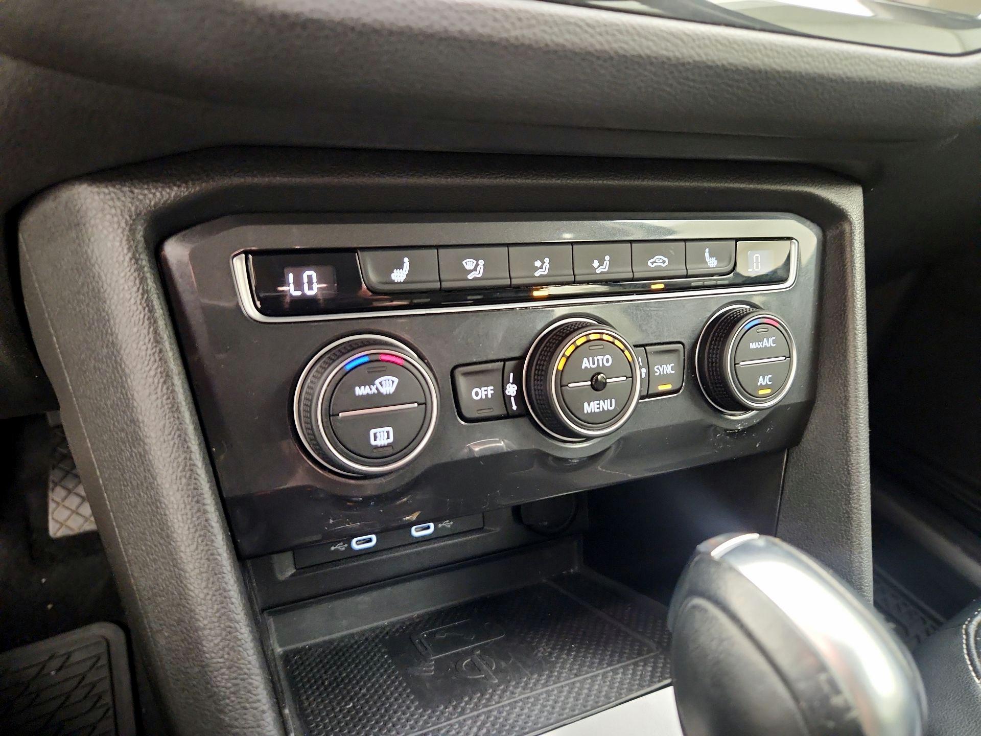 Thumbnail: 2021 Volkswagen Tiguan - 16