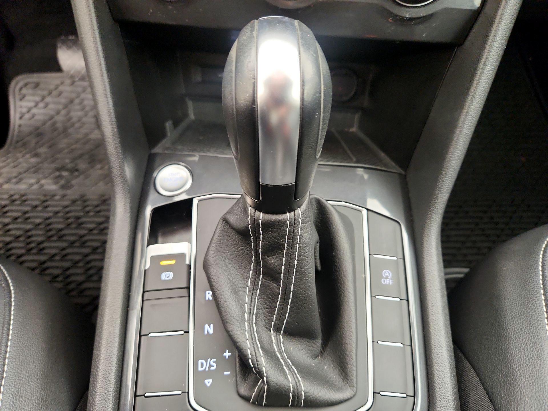 Thumbnail: 2021 Volkswagen Tiguan - 17