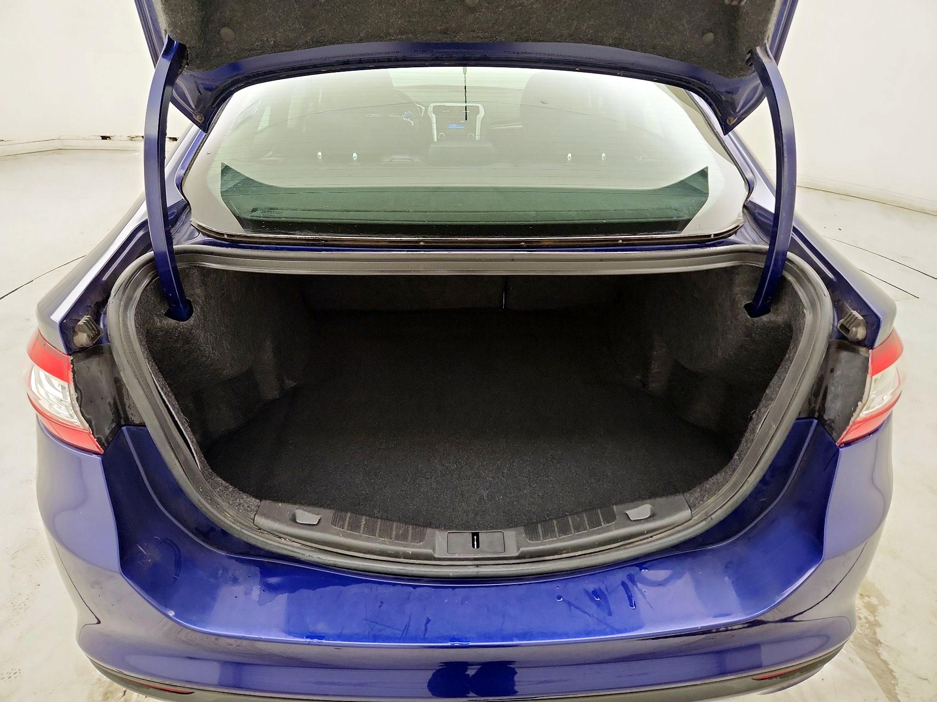 Thumbnail: 2015 Ford Fusion - 20