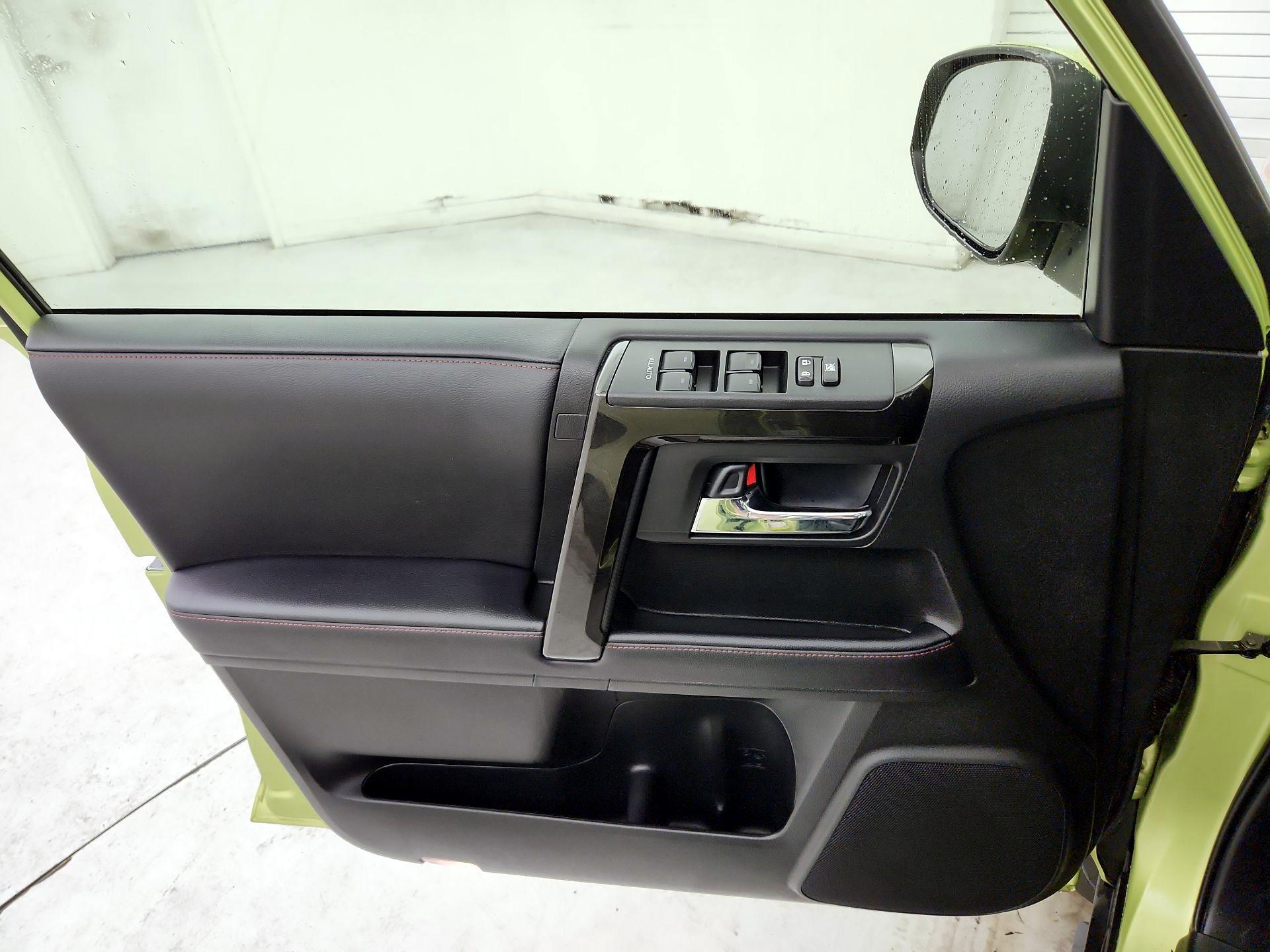 Thumbnail: 2022 Toyota 4Runner - 12