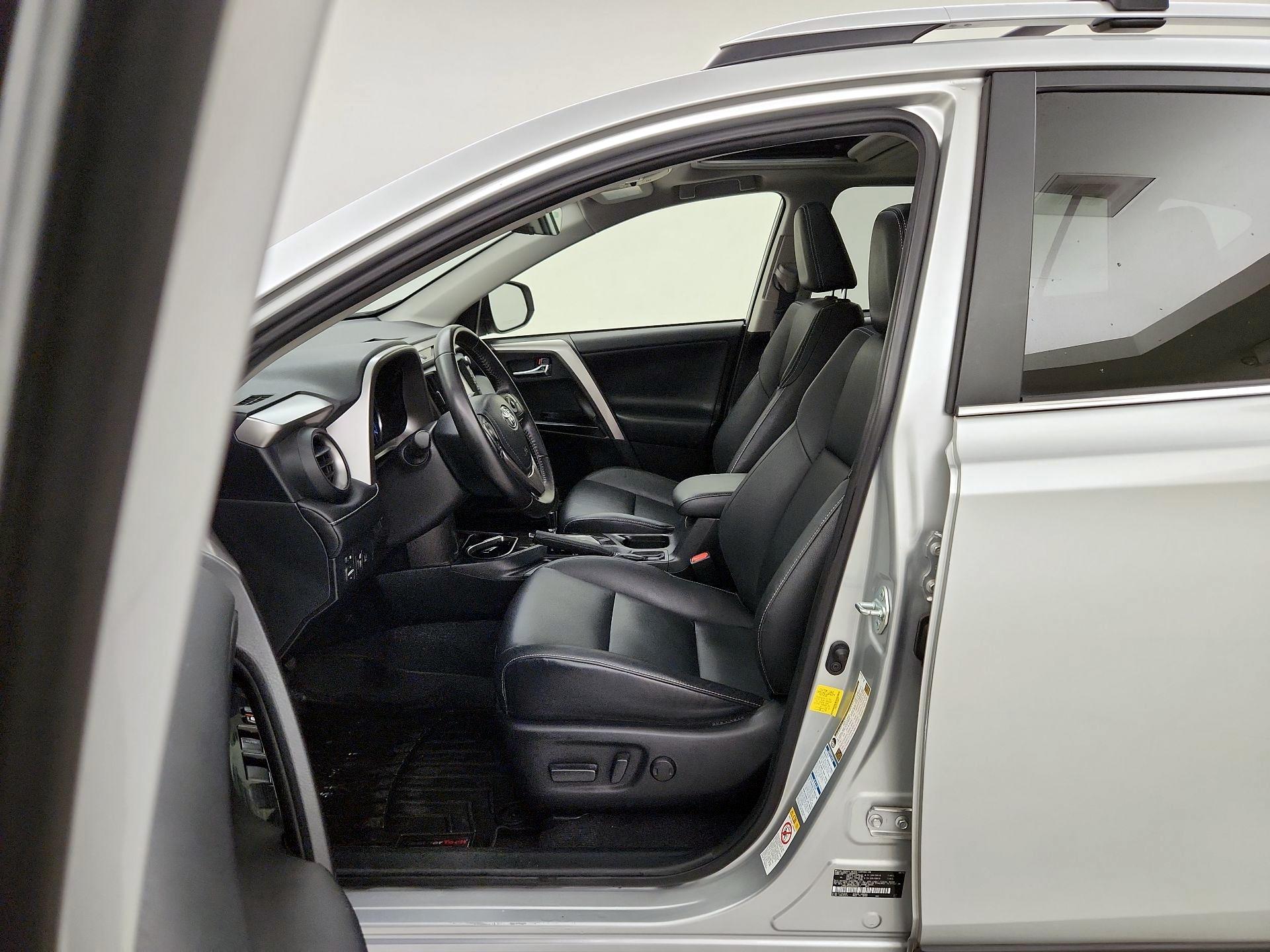 Thumbnail: 2016 Toyota RAV4 - 11