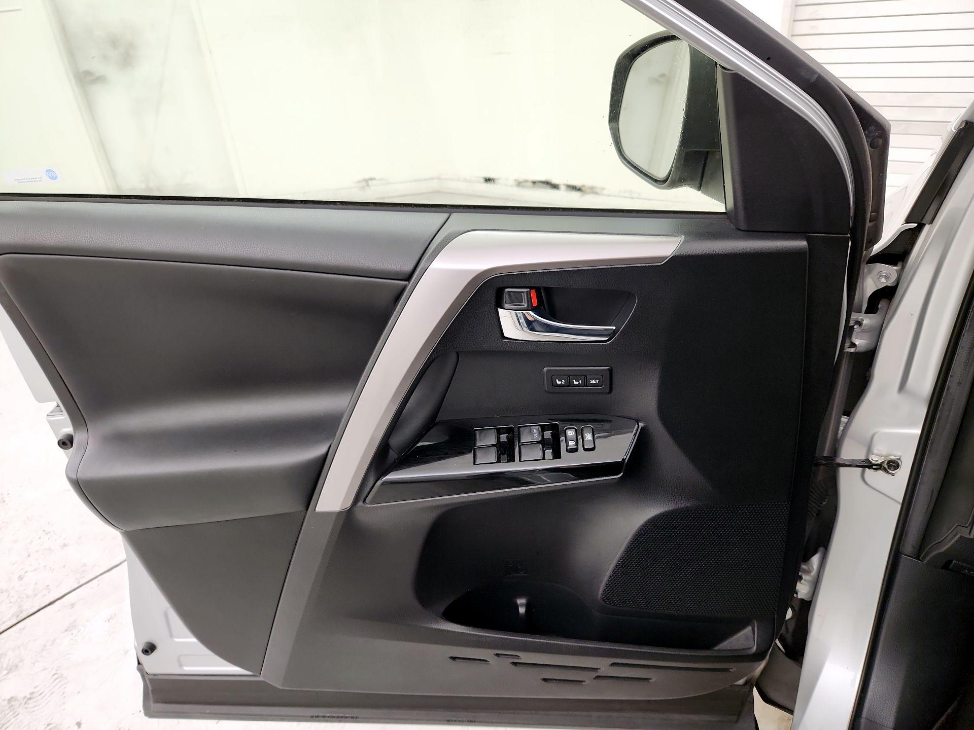 Thumbnail: 2016 Toyota RAV4 - 12