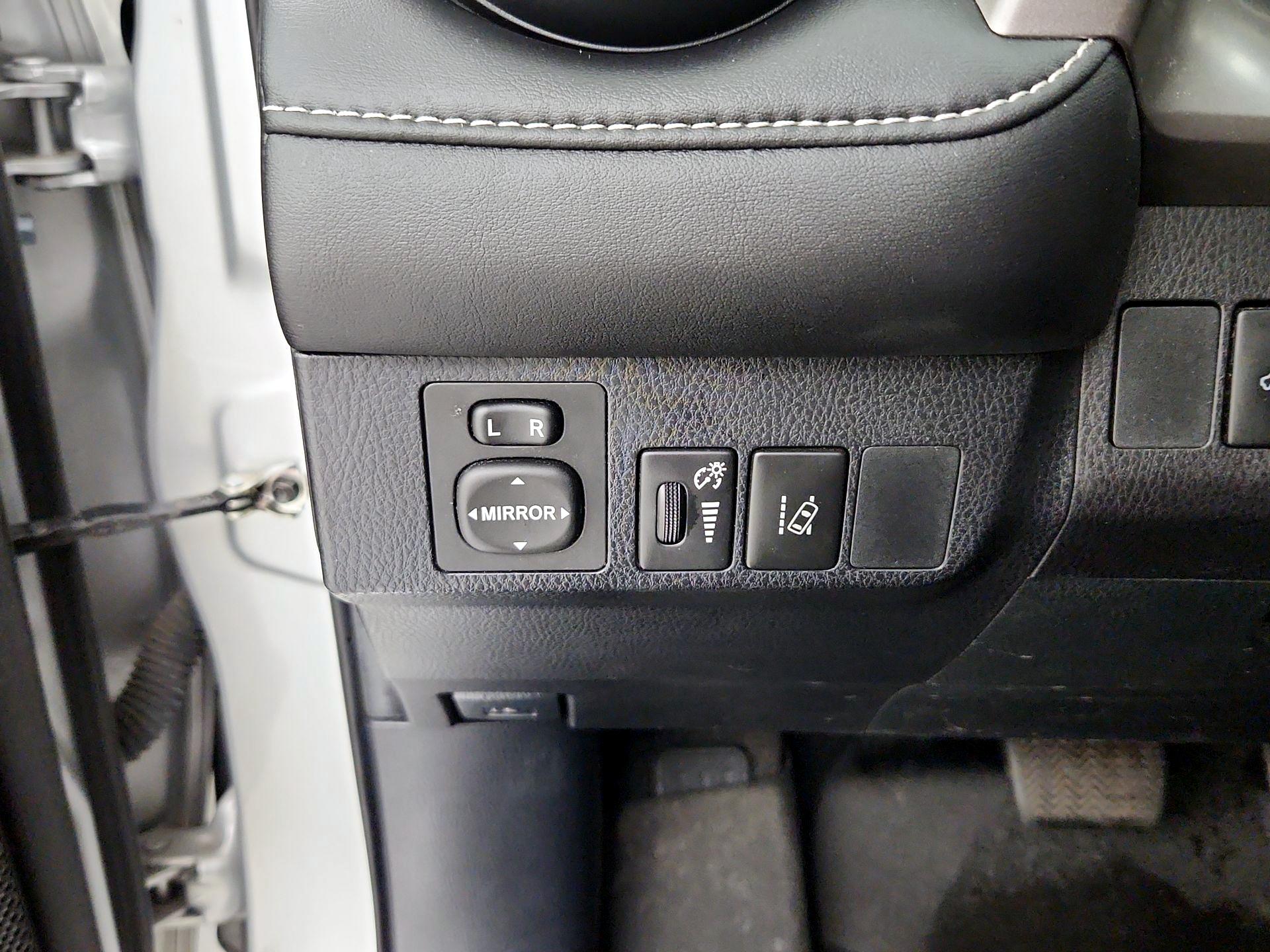 Thumbnail: 2016 Toyota RAV4 - 13