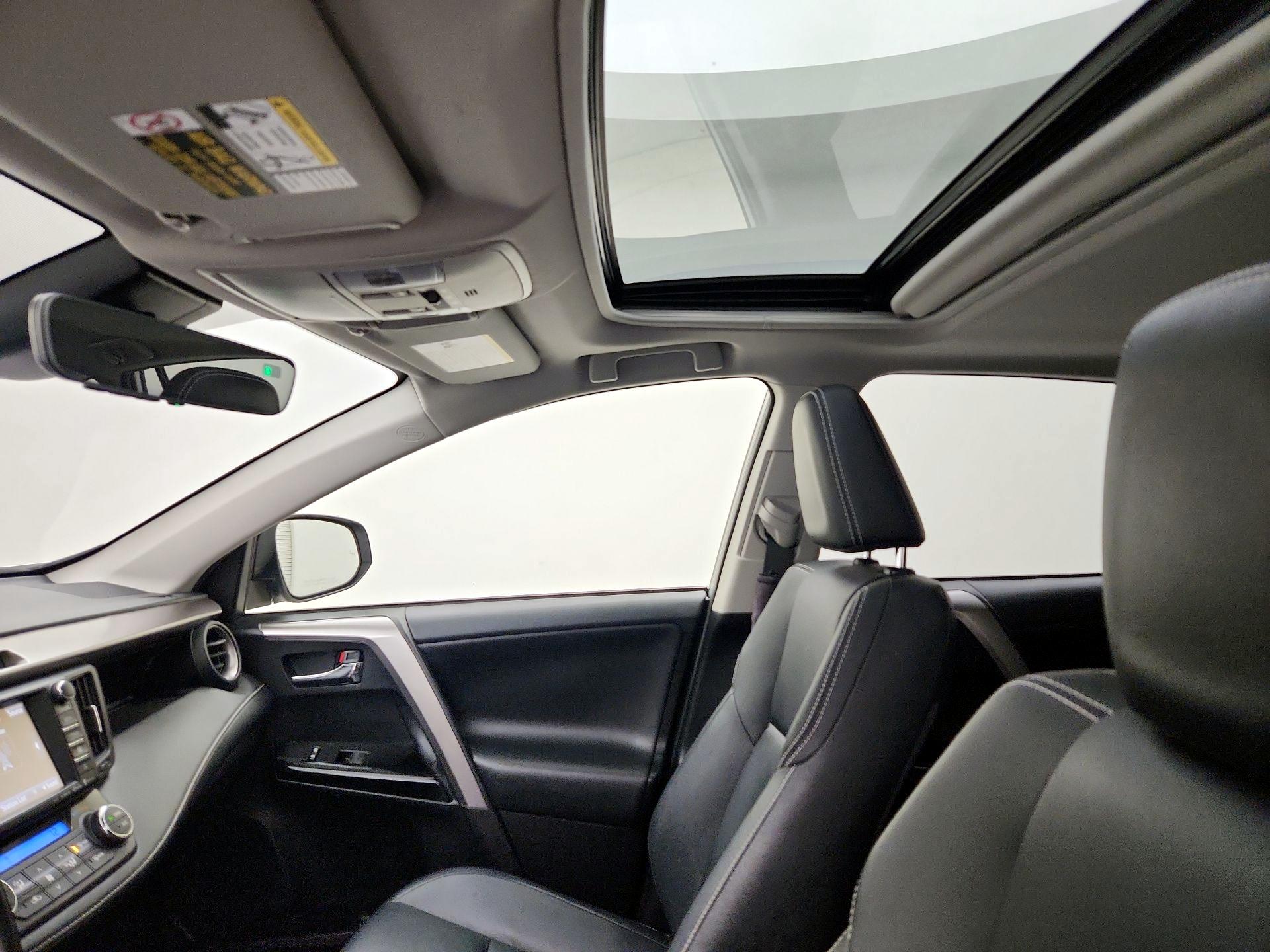 Thumbnail: 2016 Toyota RAV4 - 19