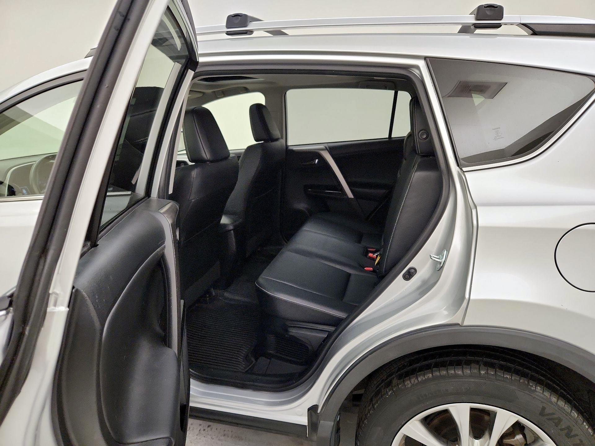 Thumbnail: 2016 Toyota RAV4 - 20