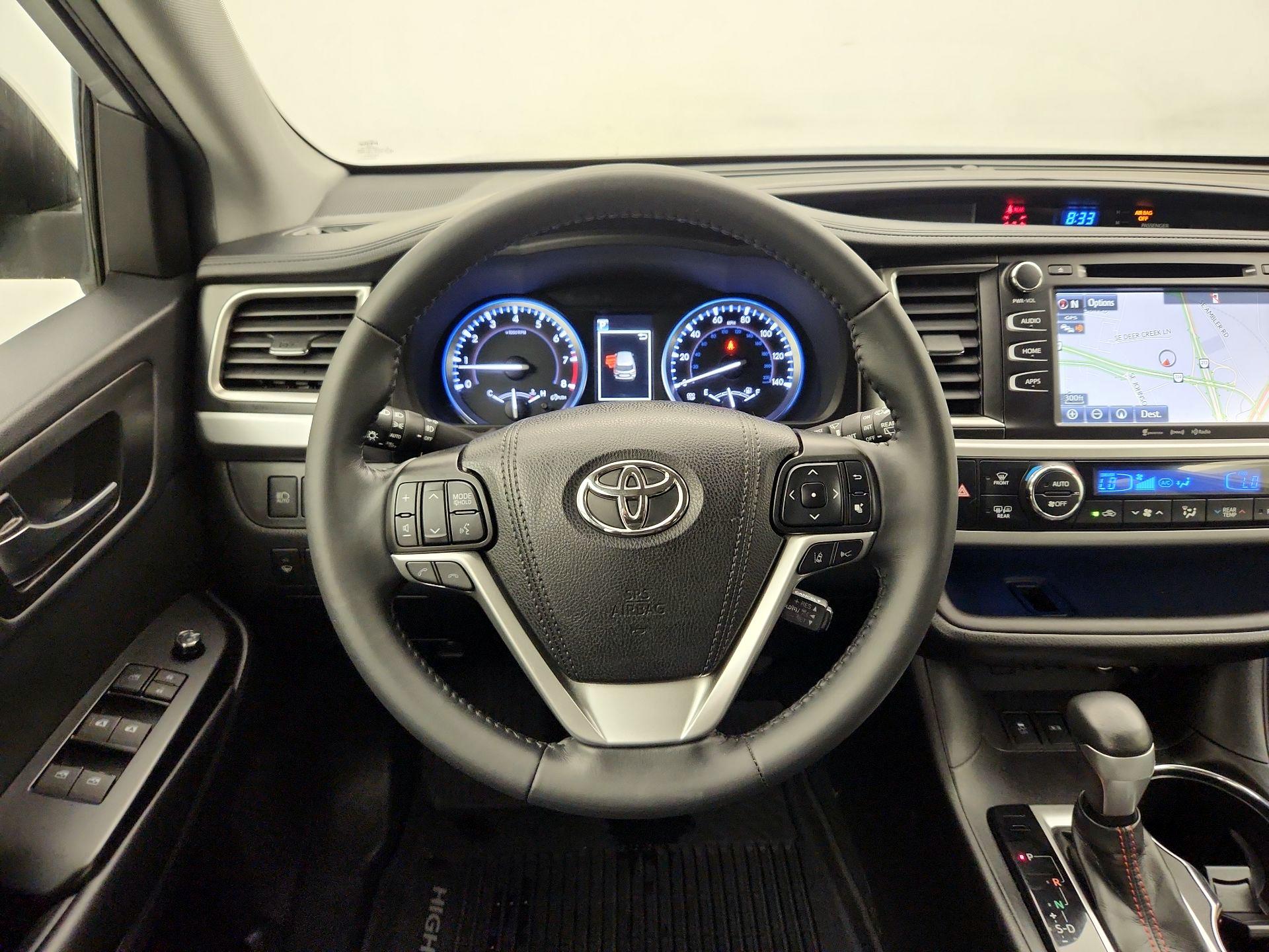 Thumbnail: 2019 Toyota Highlander - 10
