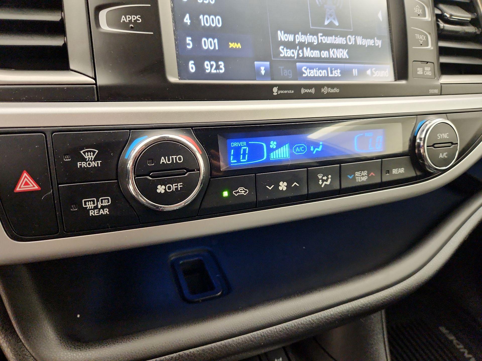 Thumbnail: 2019 Toyota Highlander - 17