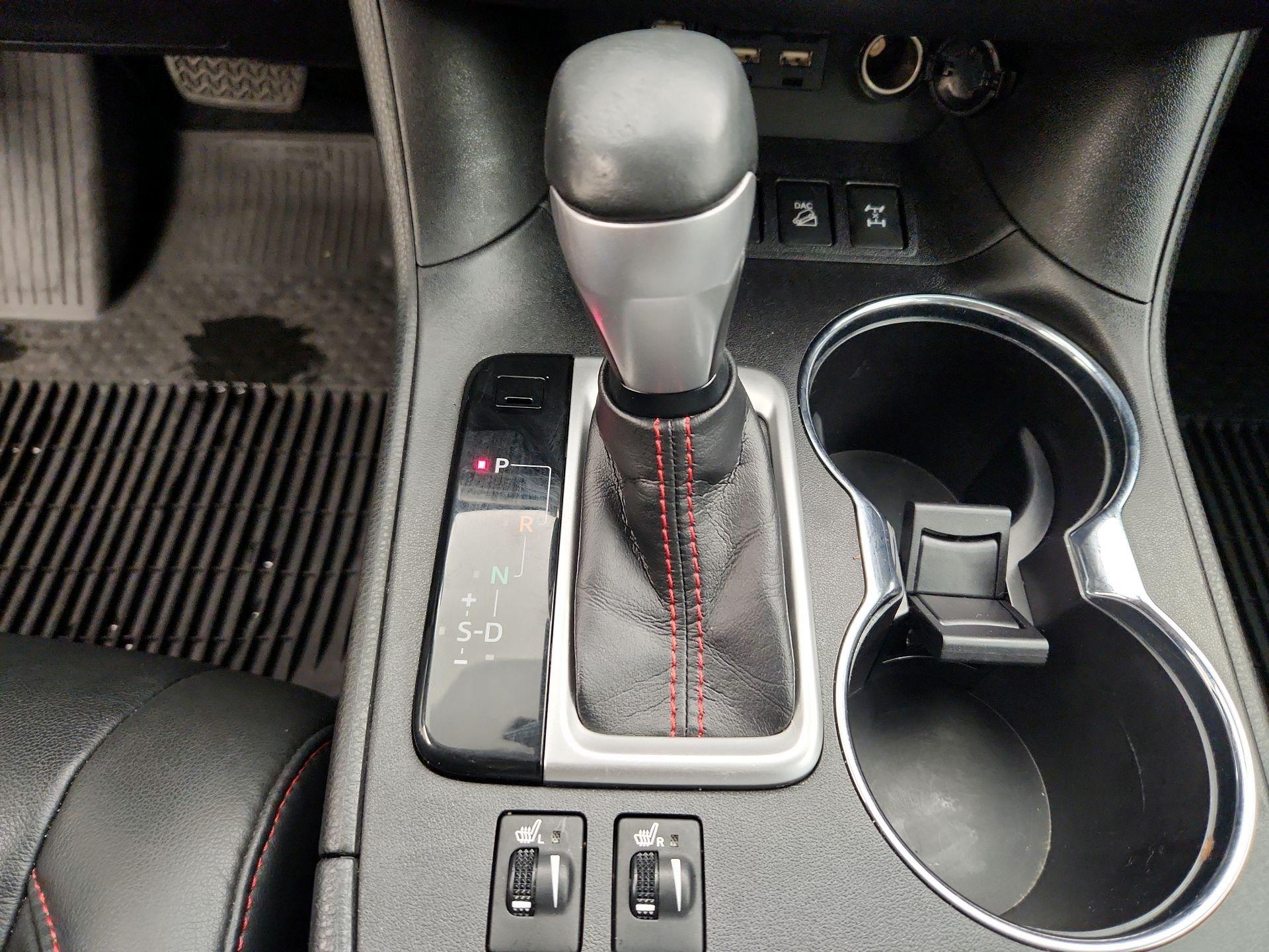 Thumbnail: 2019 Toyota Highlander - 18