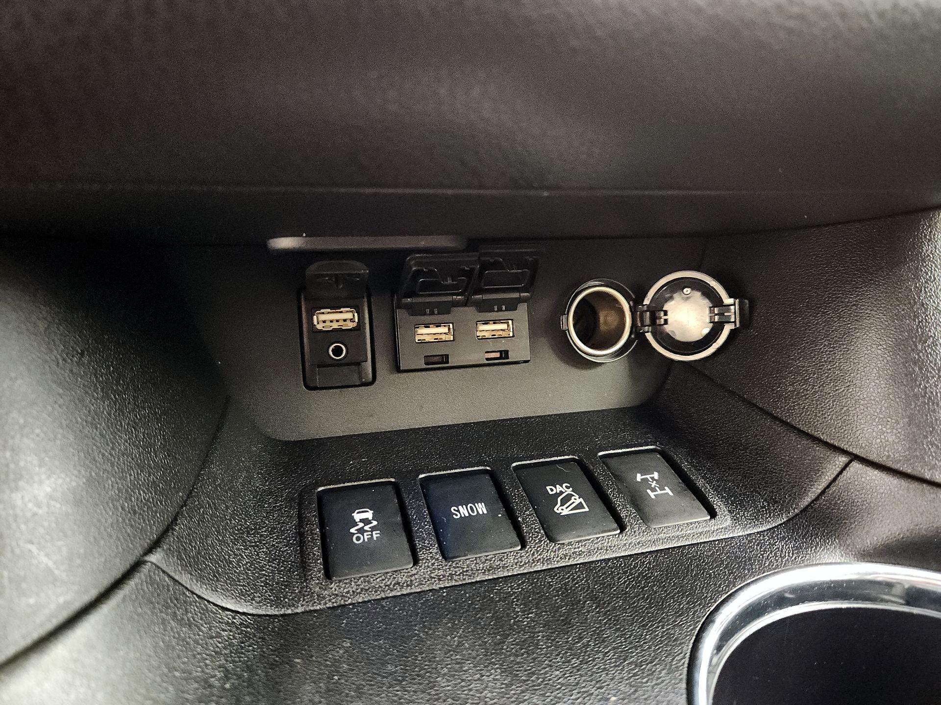 Thumbnail: 2019 Toyota Highlander - 19