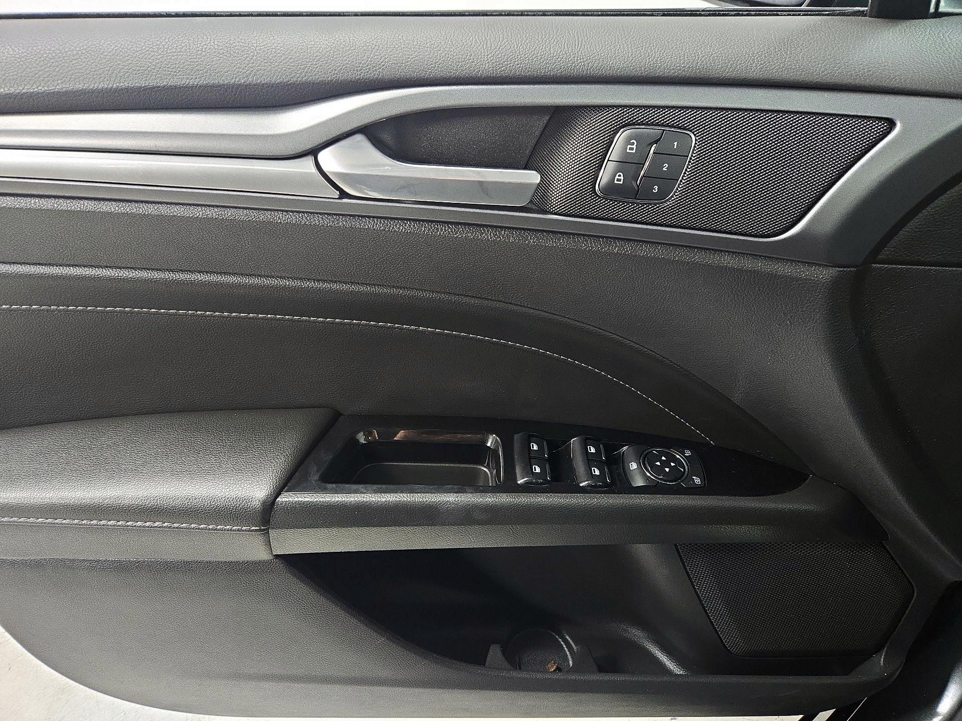 Thumbnail: 2015 Ford Fusion - 12