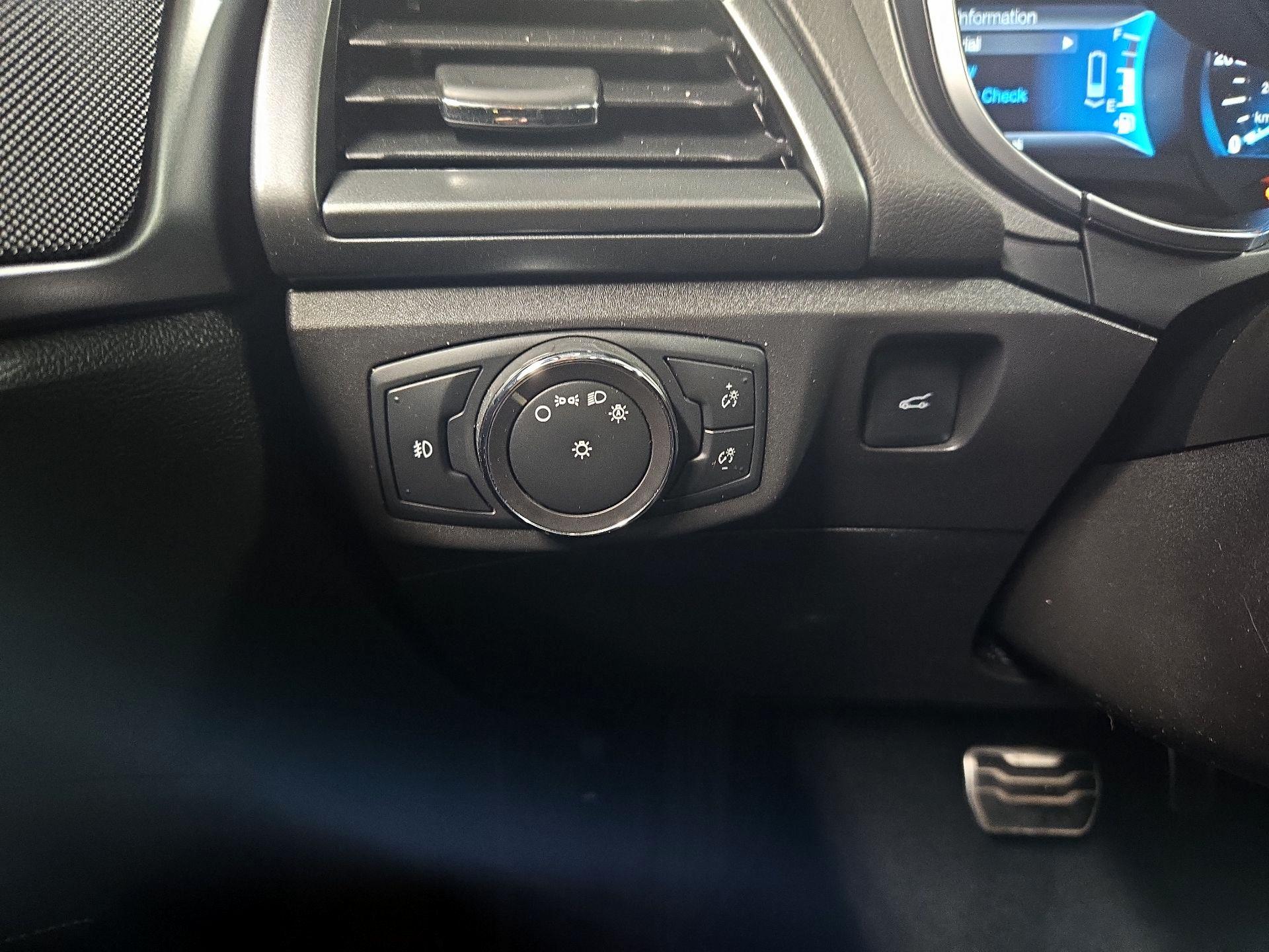 Thumbnail: 2015 Ford Fusion - 13