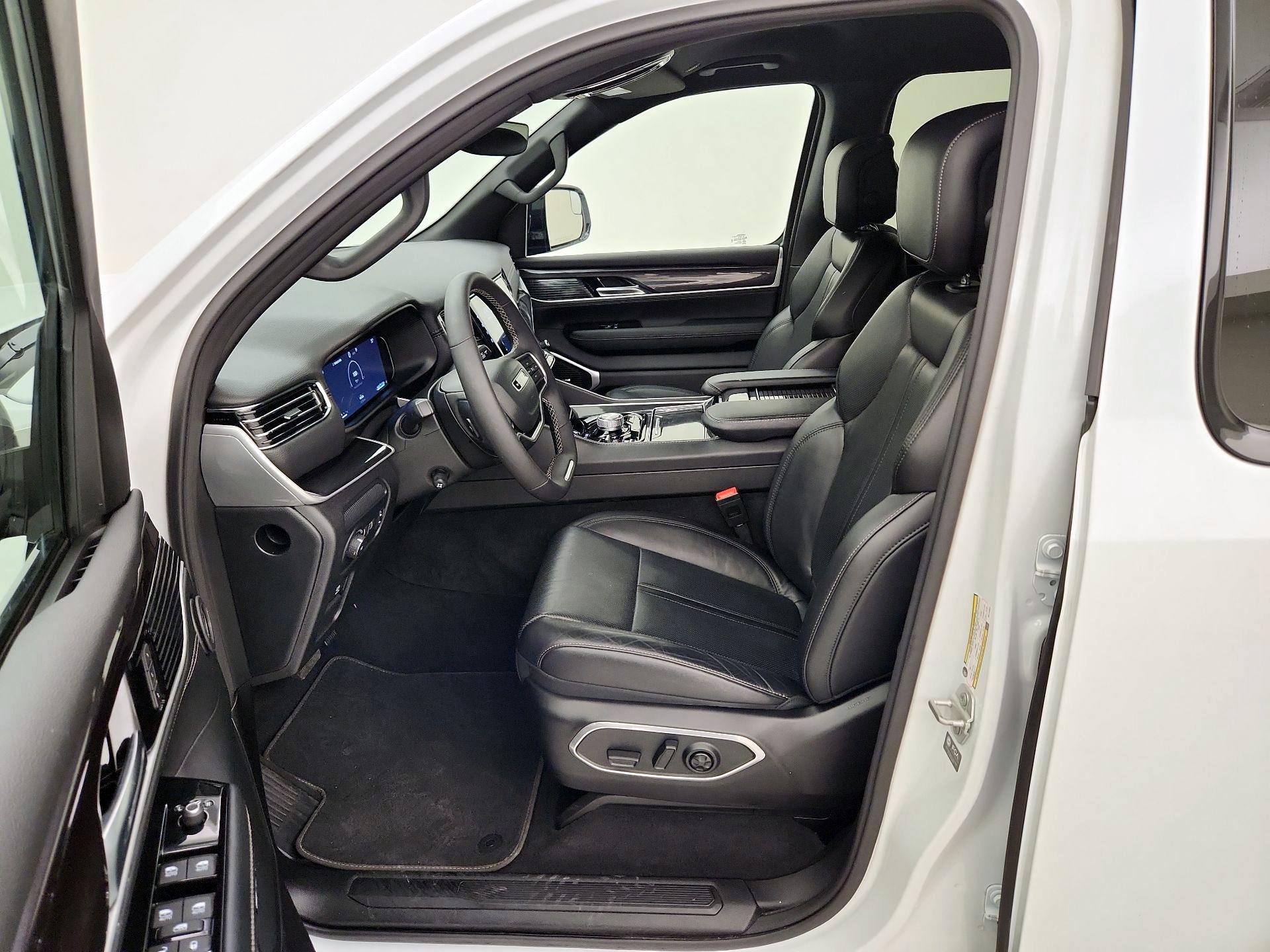 Thumbnail: 2024 Jeep Wagoneer - 11