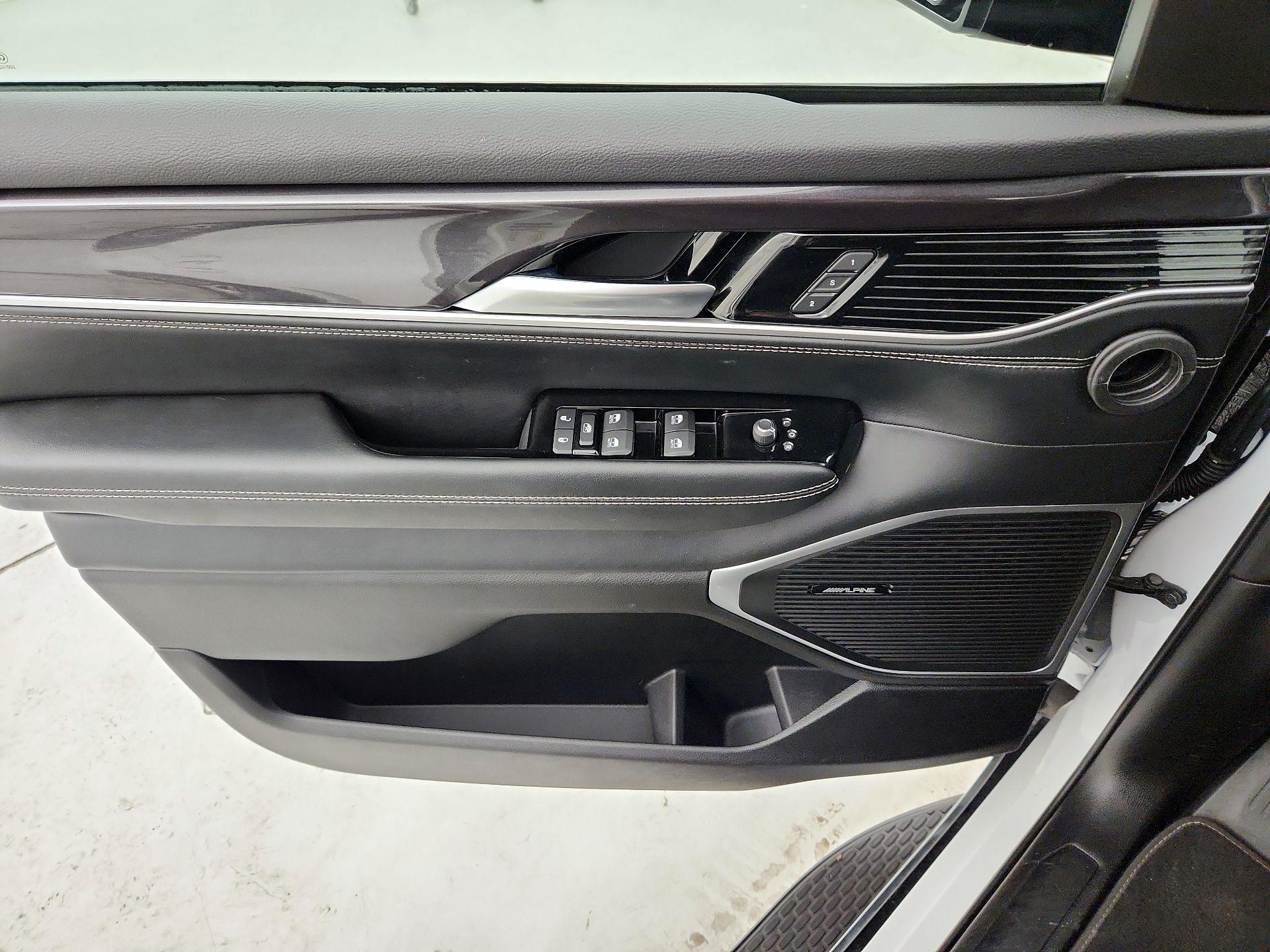 Thumbnail: 2024 Jeep Wagoneer - 12