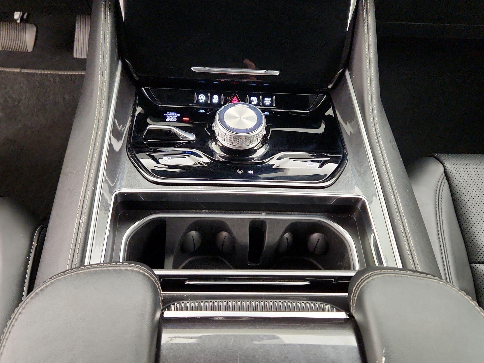 Thumbnail: 2024 Jeep Wagoneer - 18