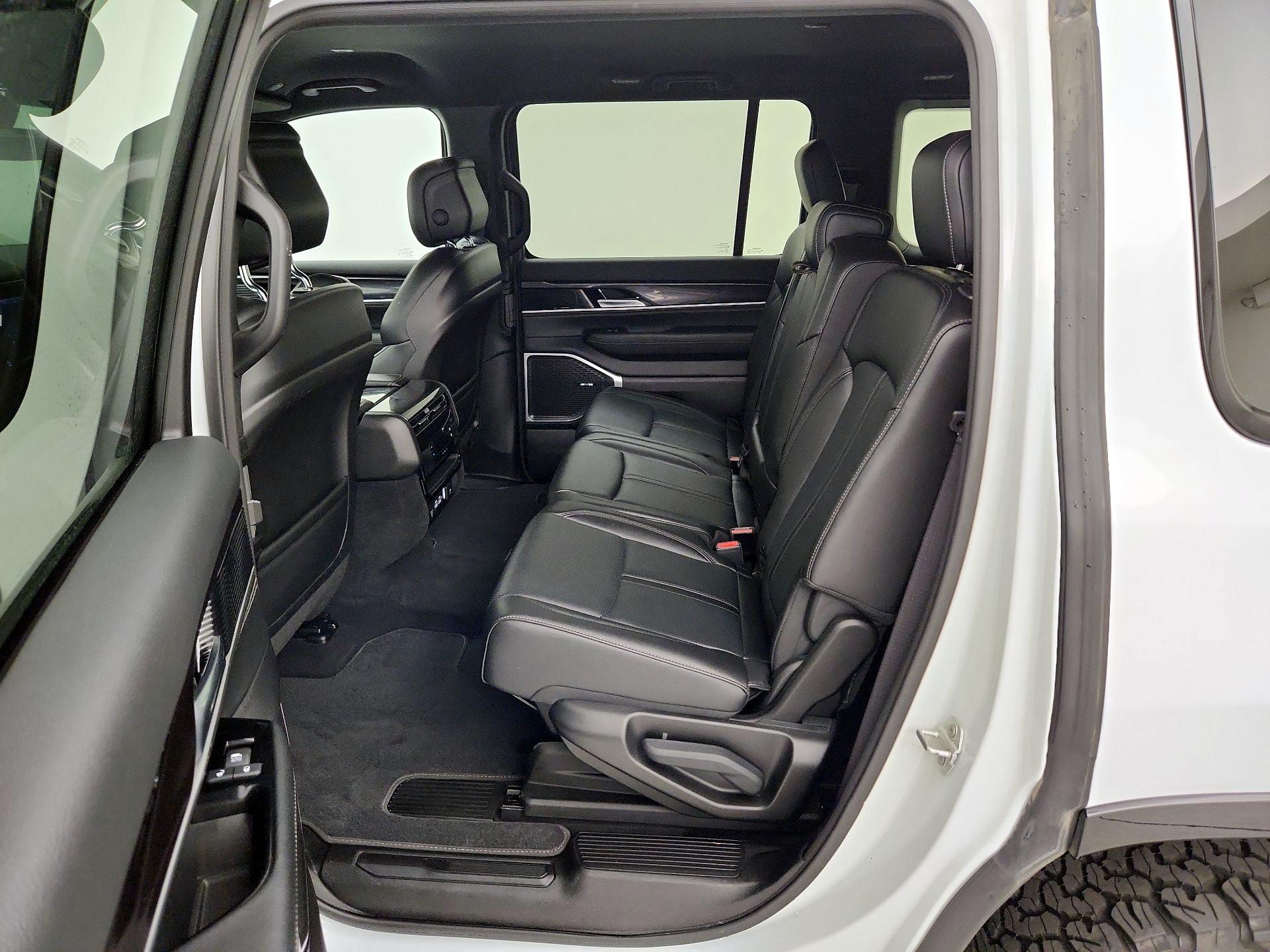 Thumbnail: 2024 Jeep Wagoneer - 20