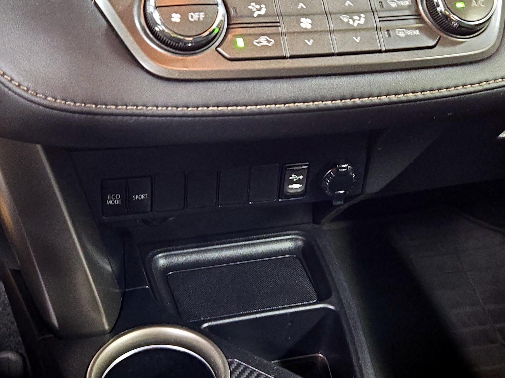 Thumbnail: 2014 Toyota RAV4 - 18