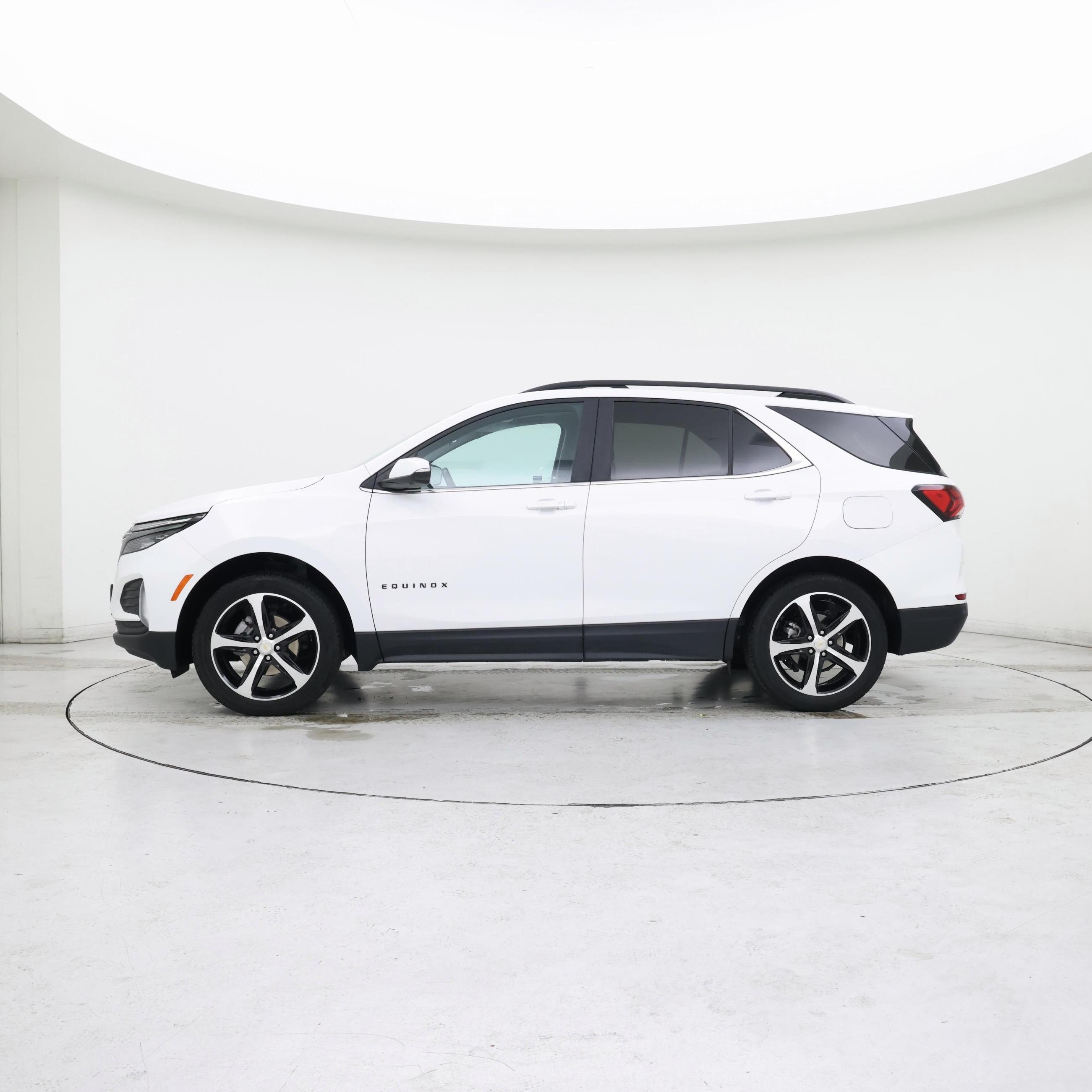 Thumbnail: 2022 Chevrolet Equinox - 3