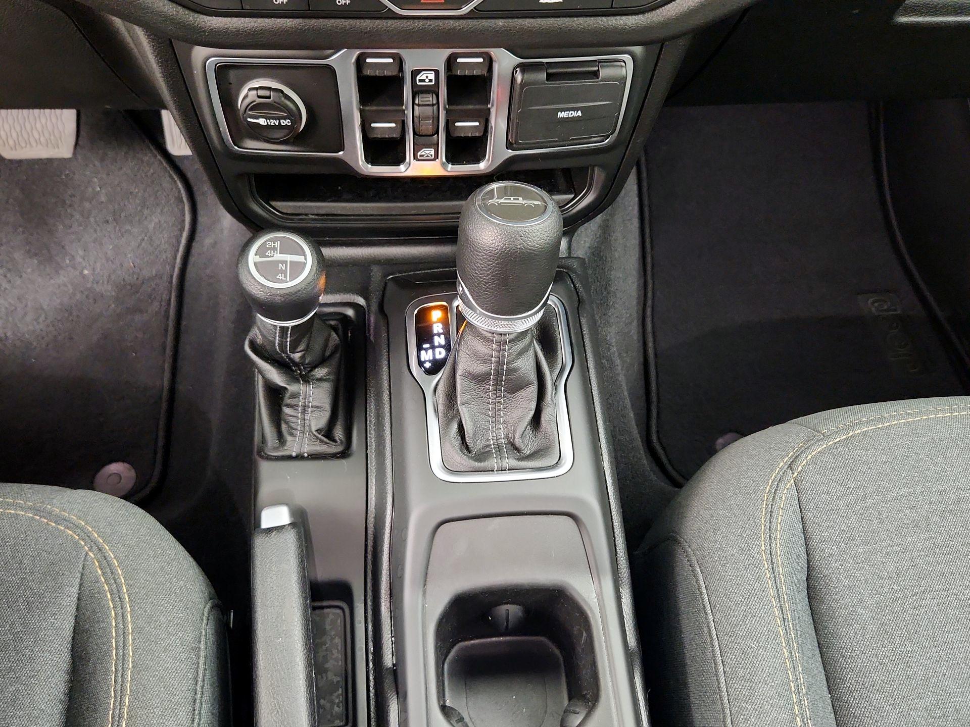 Thumbnail: 2025 Jeep Gladiator - 17