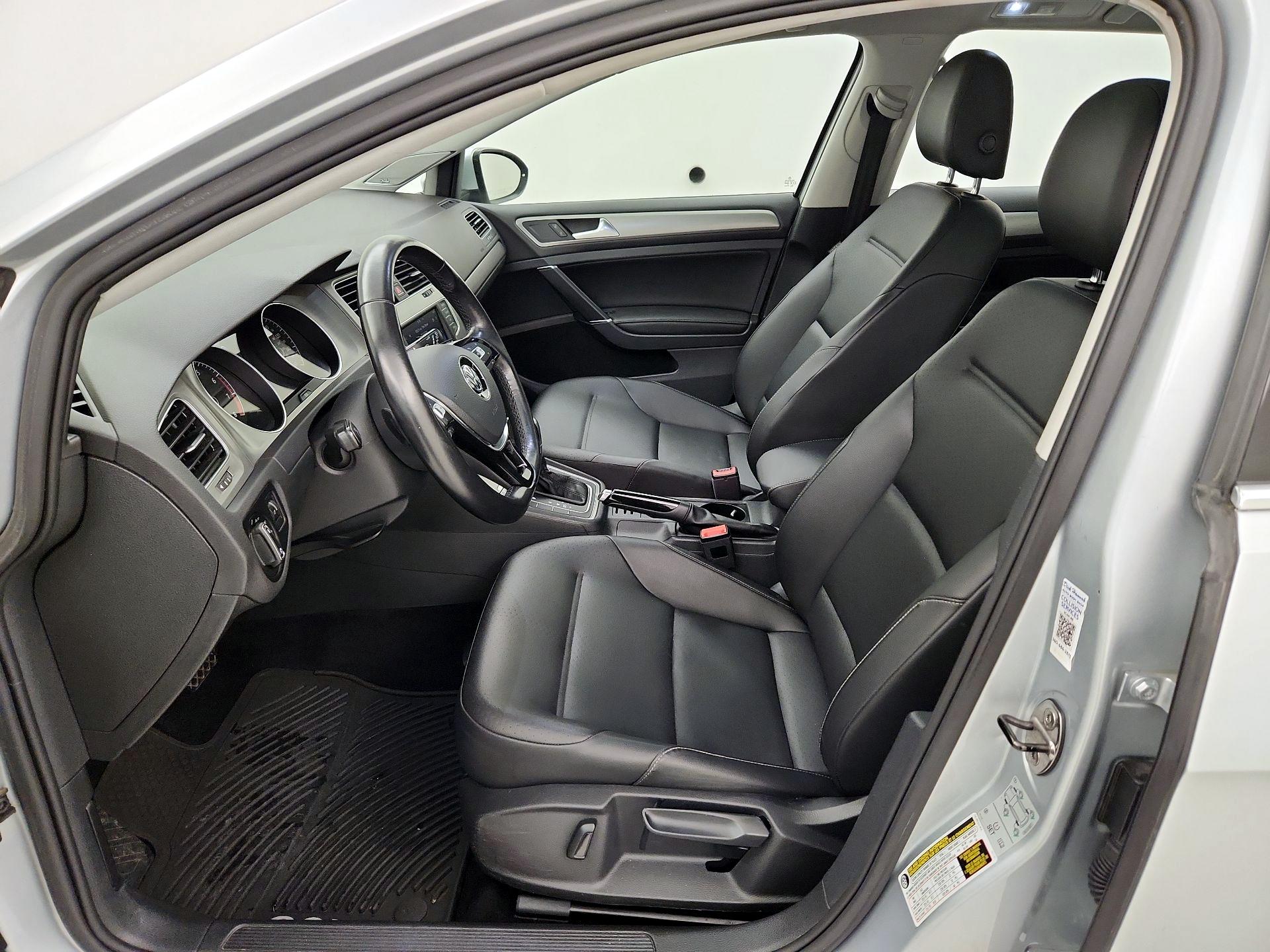 Thumbnail: 2017 Volkswagen Golf - 11