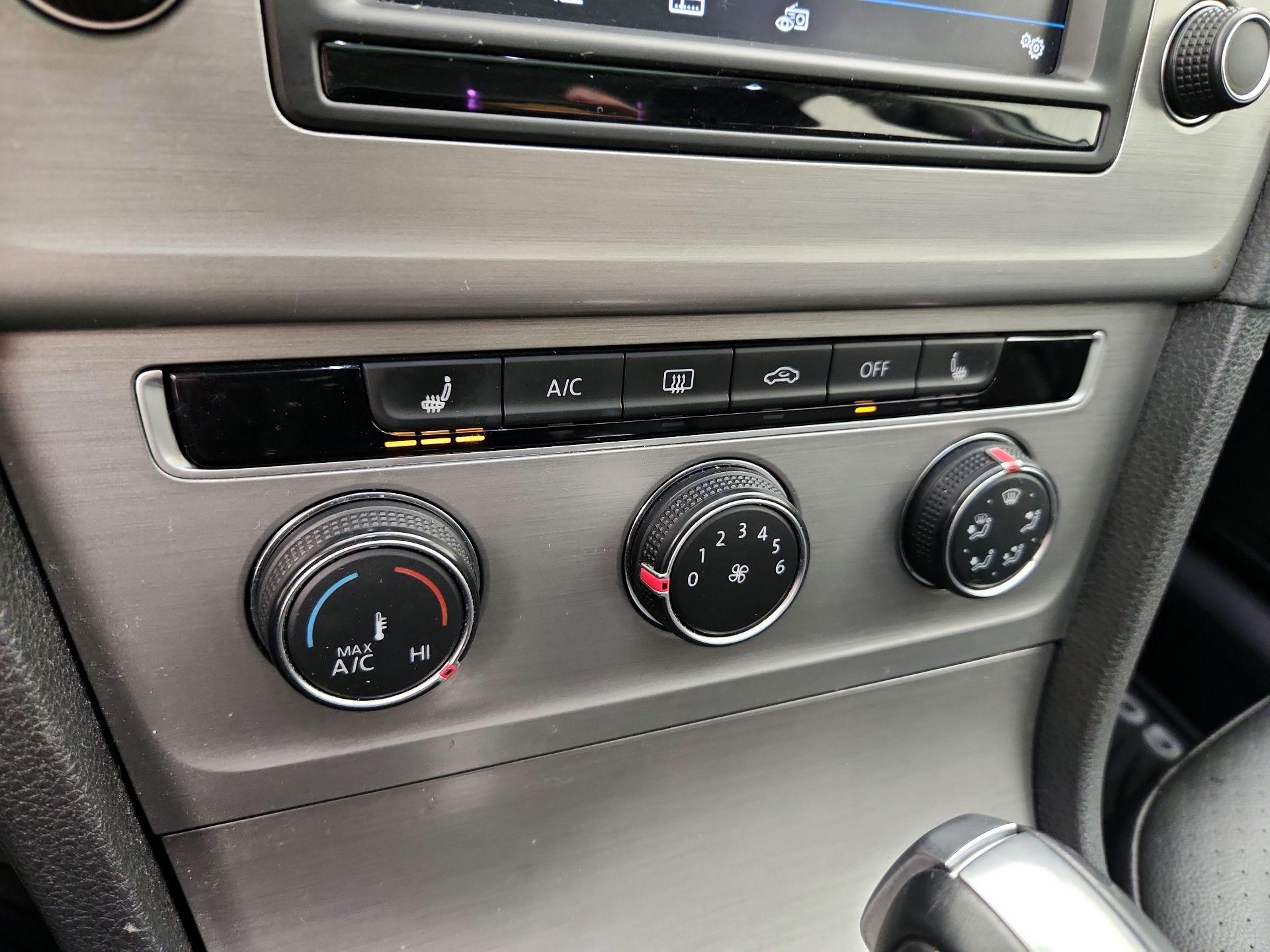 Thumbnail: 2017 Volkswagen Golf - 16