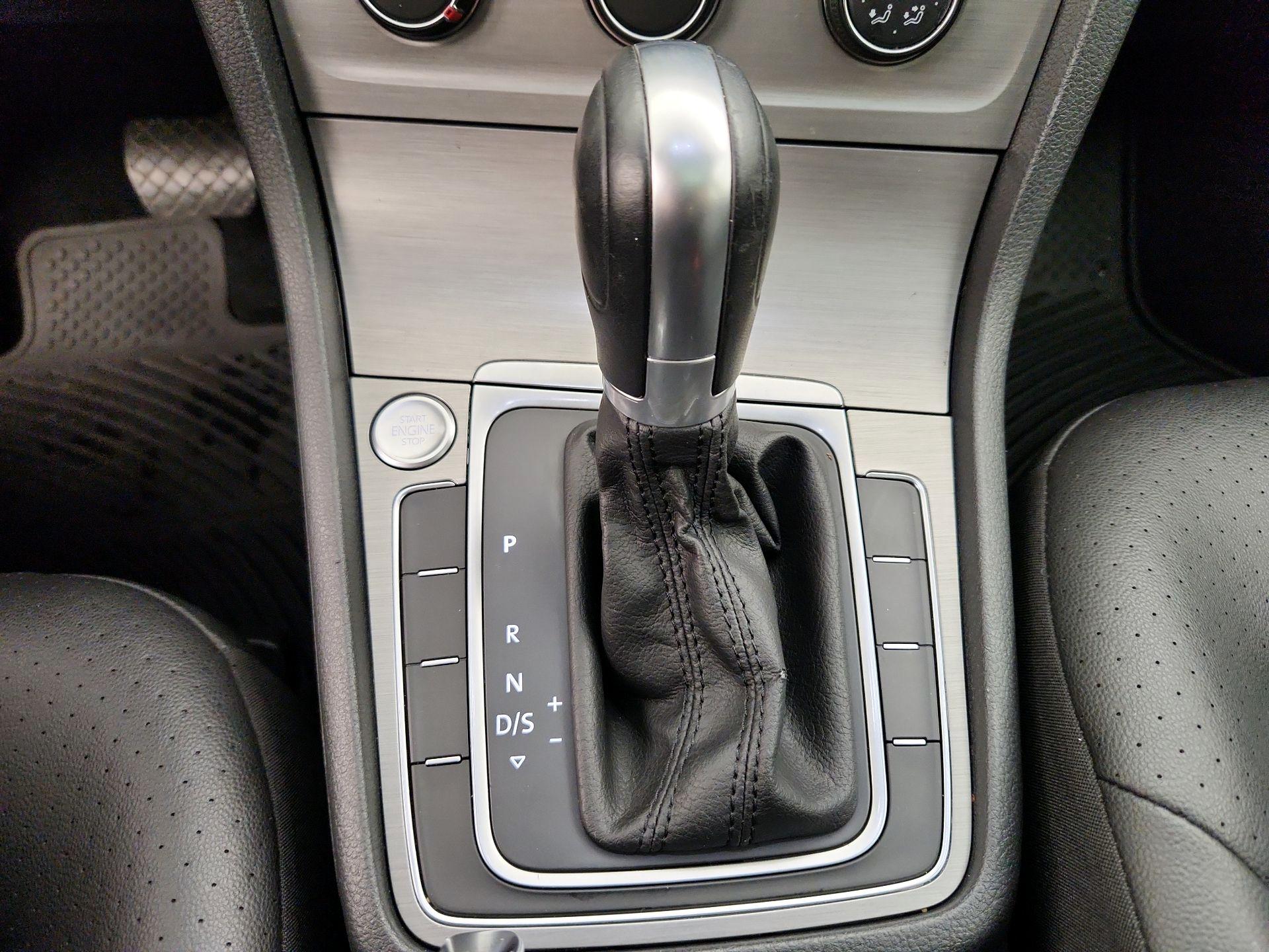 Thumbnail: 2017 Volkswagen Golf - 17