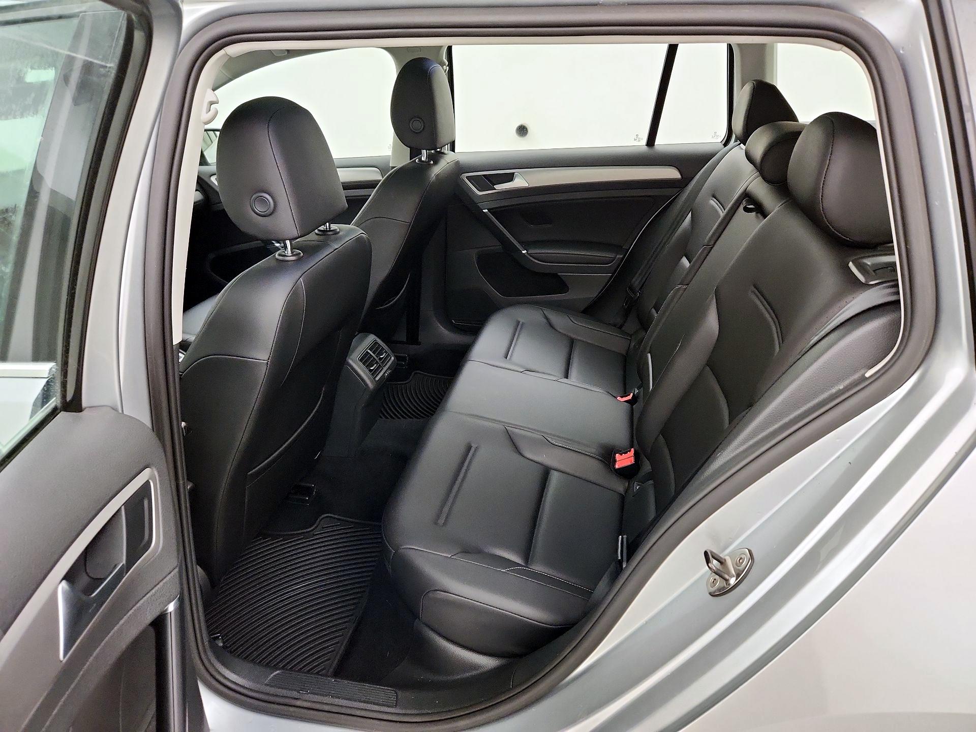 Thumbnail: 2017 Volkswagen Golf - 20