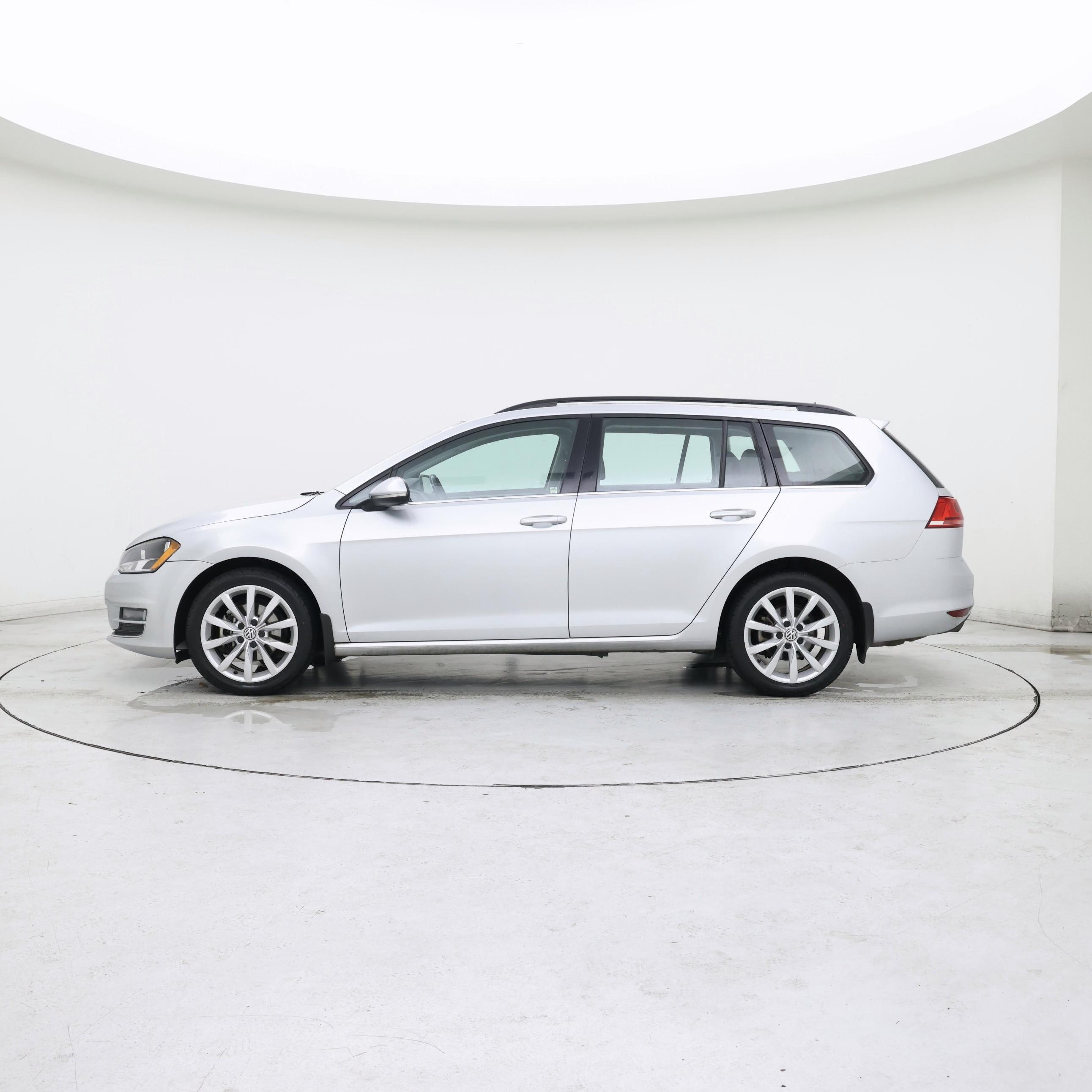 Thumbnail: 2017 Volkswagen Golf - 3