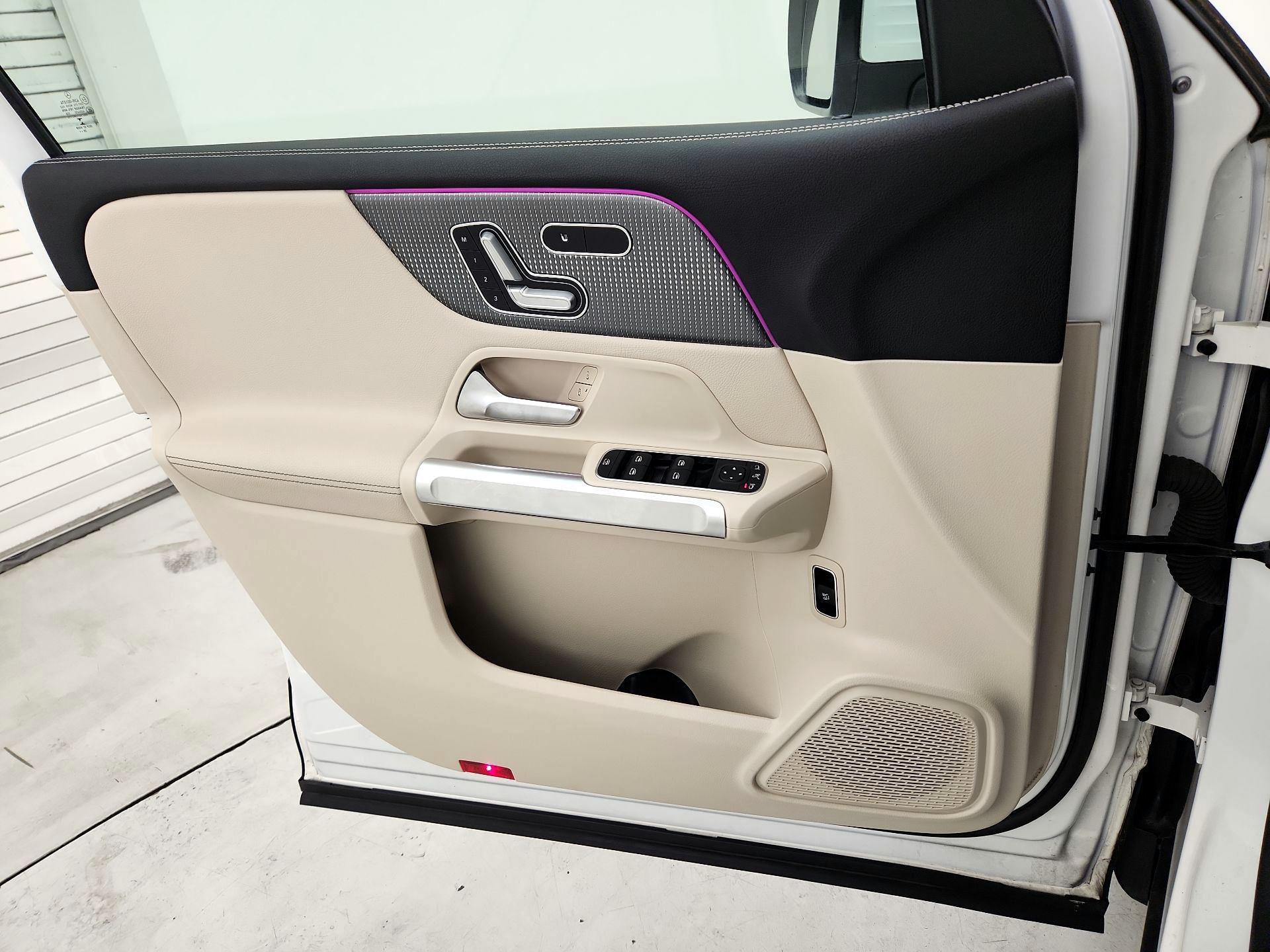 Thumbnail: 2021 Mercedes-Benz GLB - 12