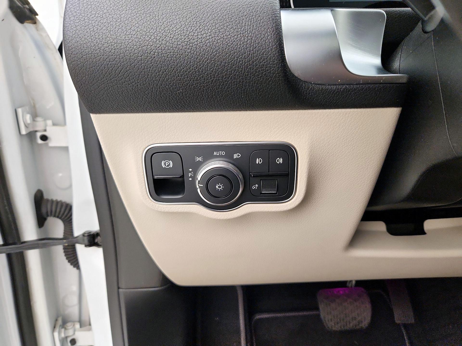 Thumbnail: 2021 Mercedes-Benz GLB - 13