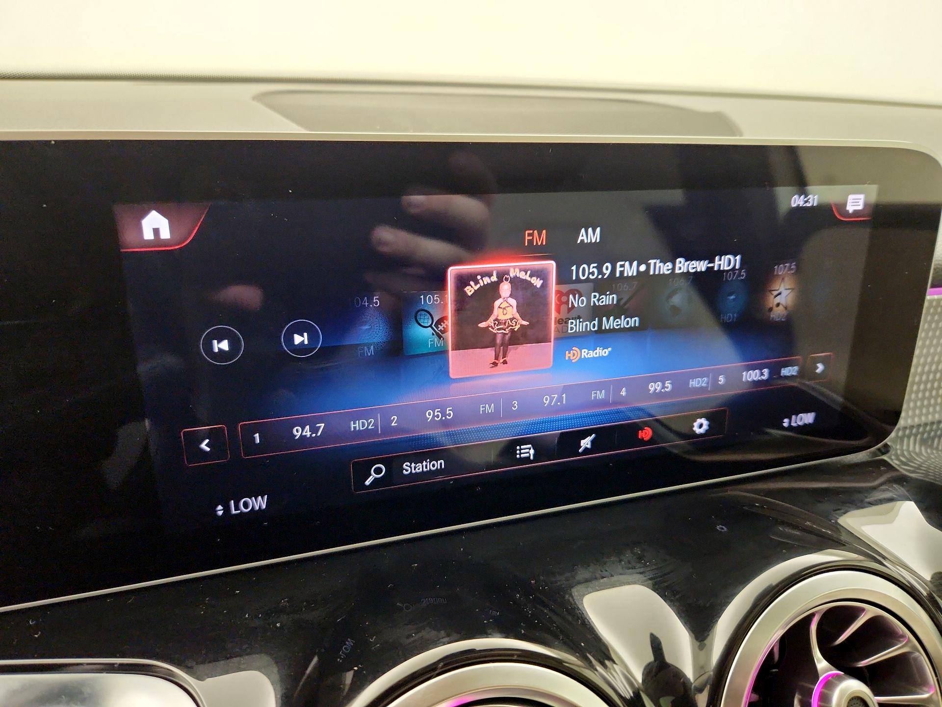 Thumbnail: 2021 Mercedes-Benz GLB - 15