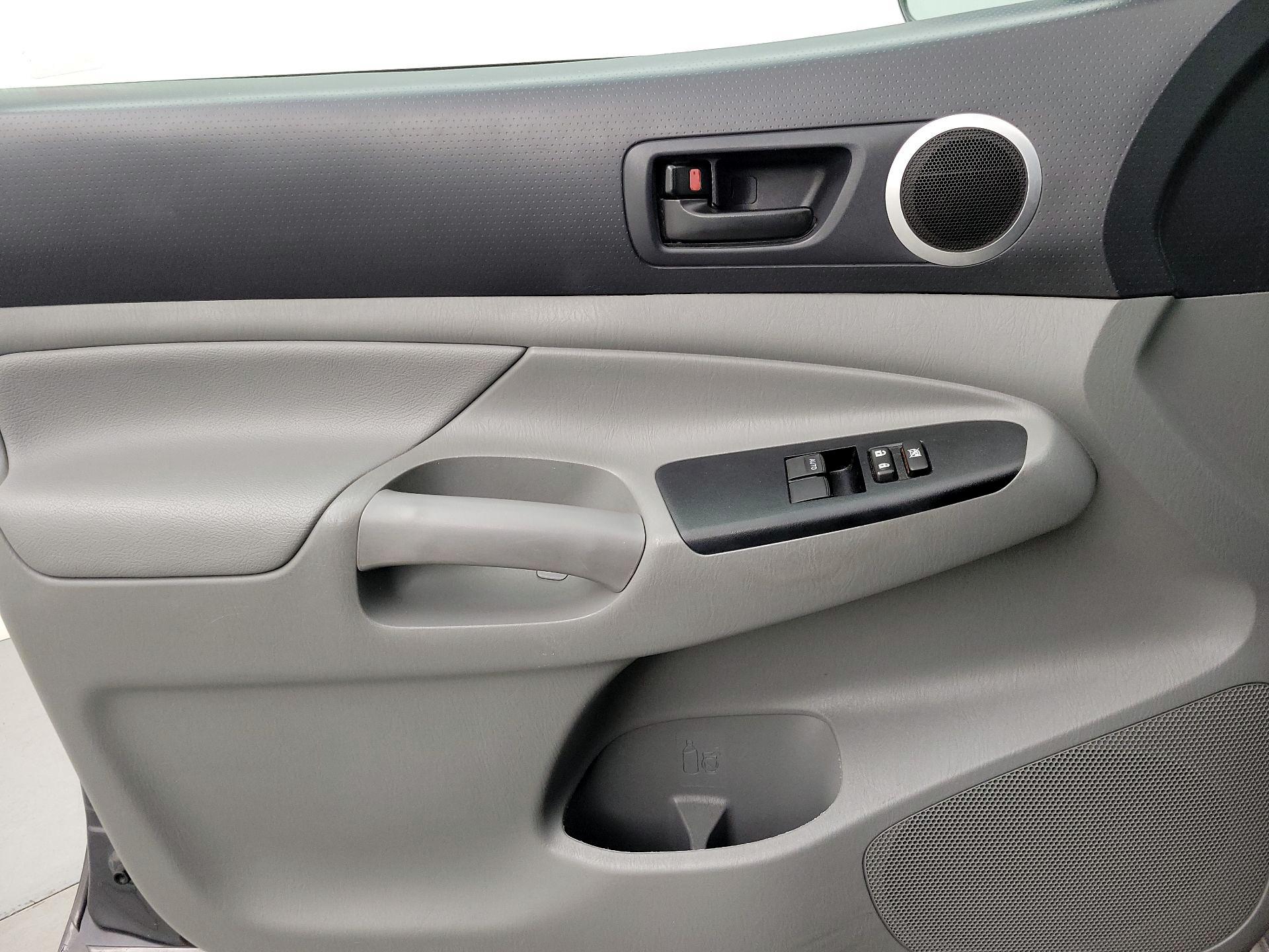 Thumbnail: 2015 Toyota Tacoma - 12