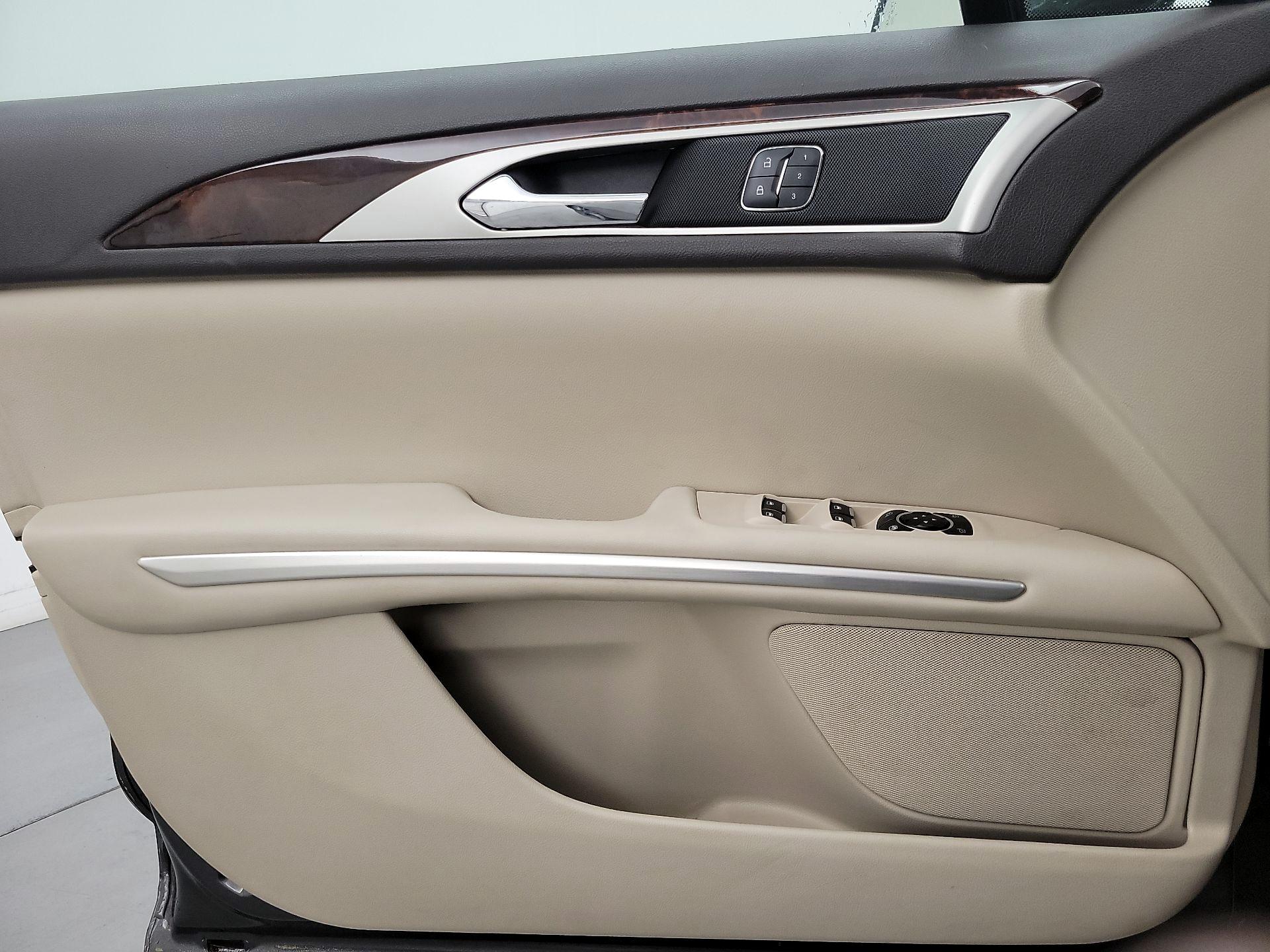 Thumbnail: 2016 Lincoln MKZ - 12