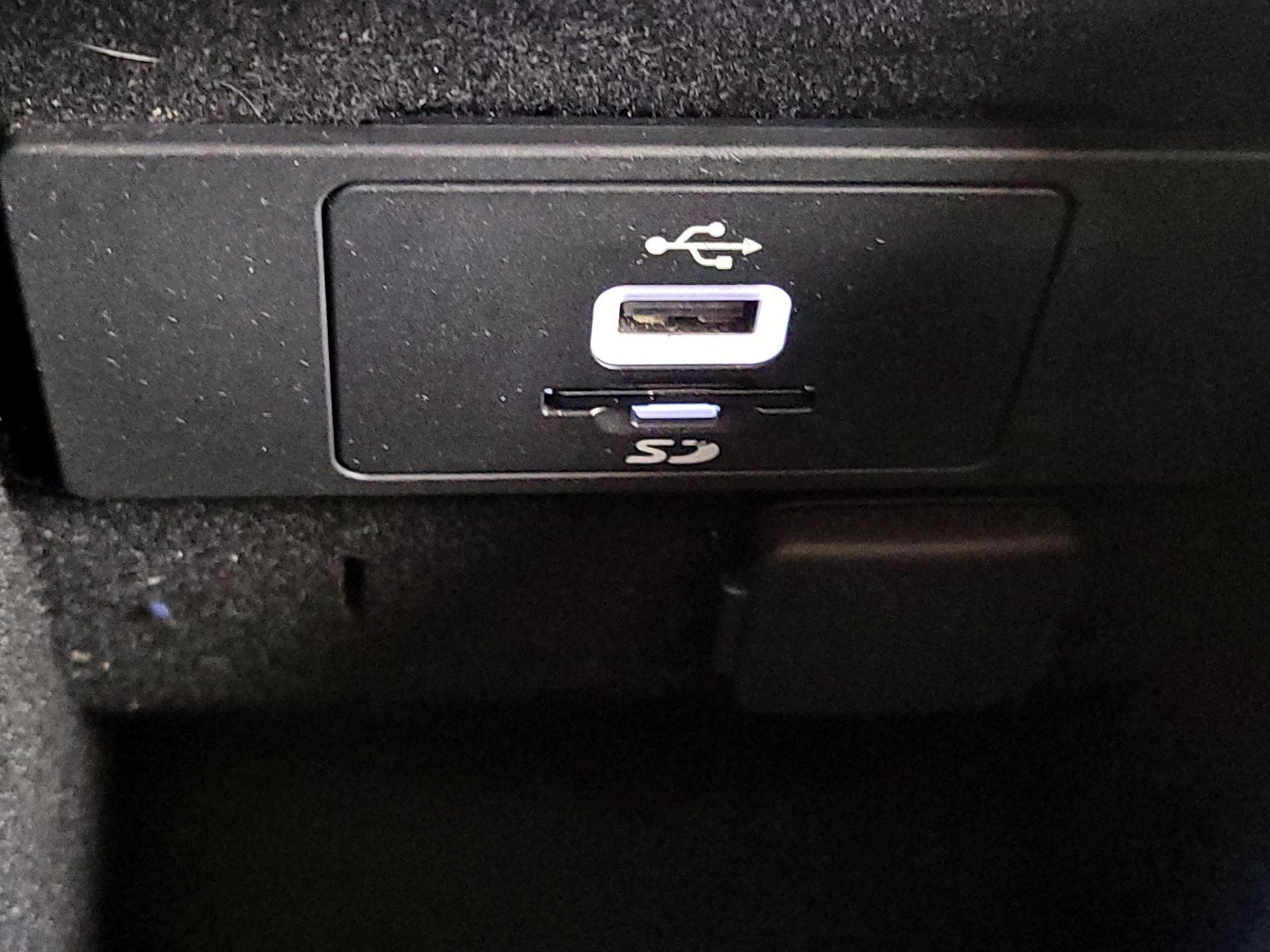 Thumbnail: 2016 Lincoln MKZ - 18