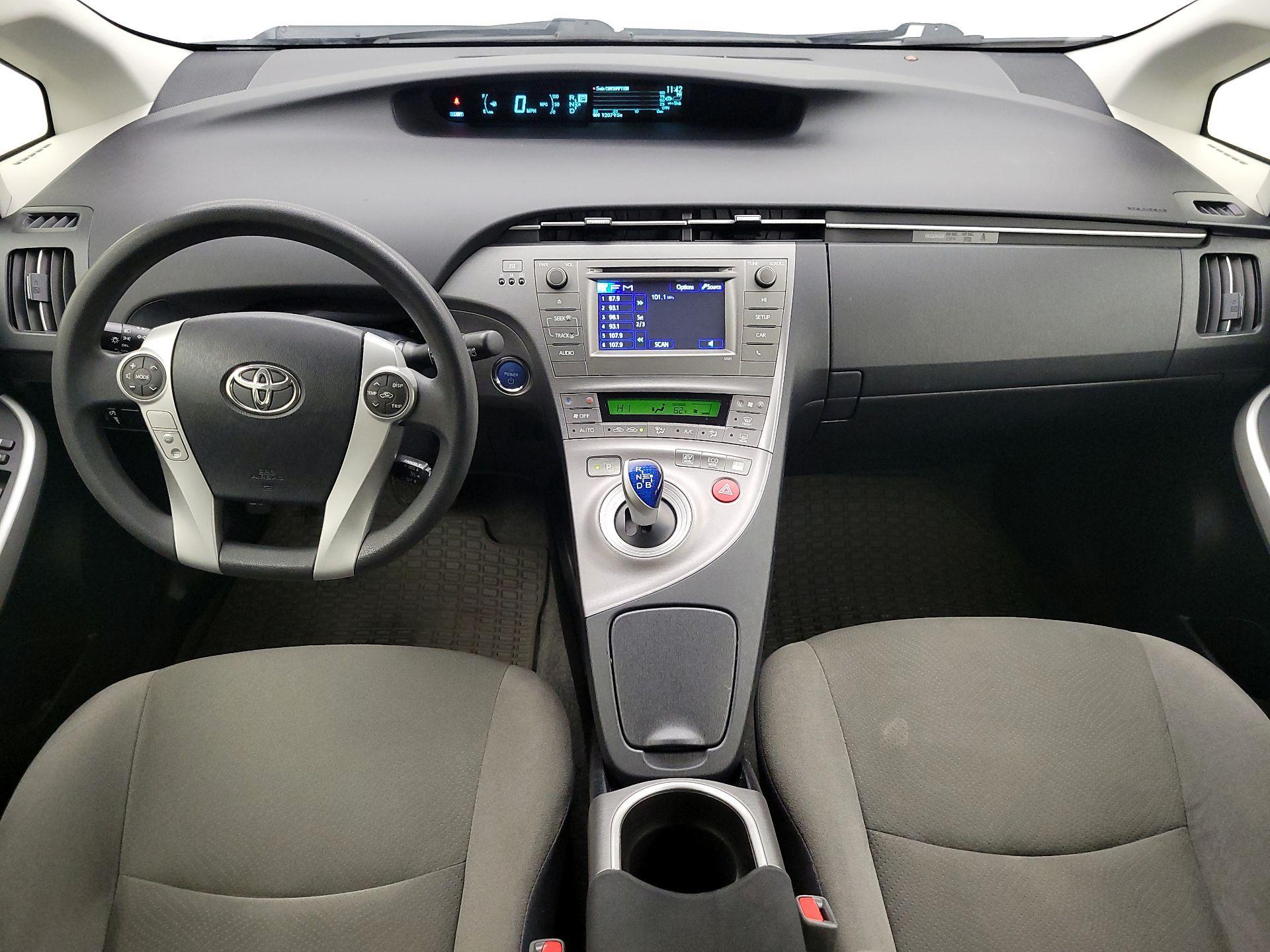 Thumbnail: 2015 Toyota Prius - 9