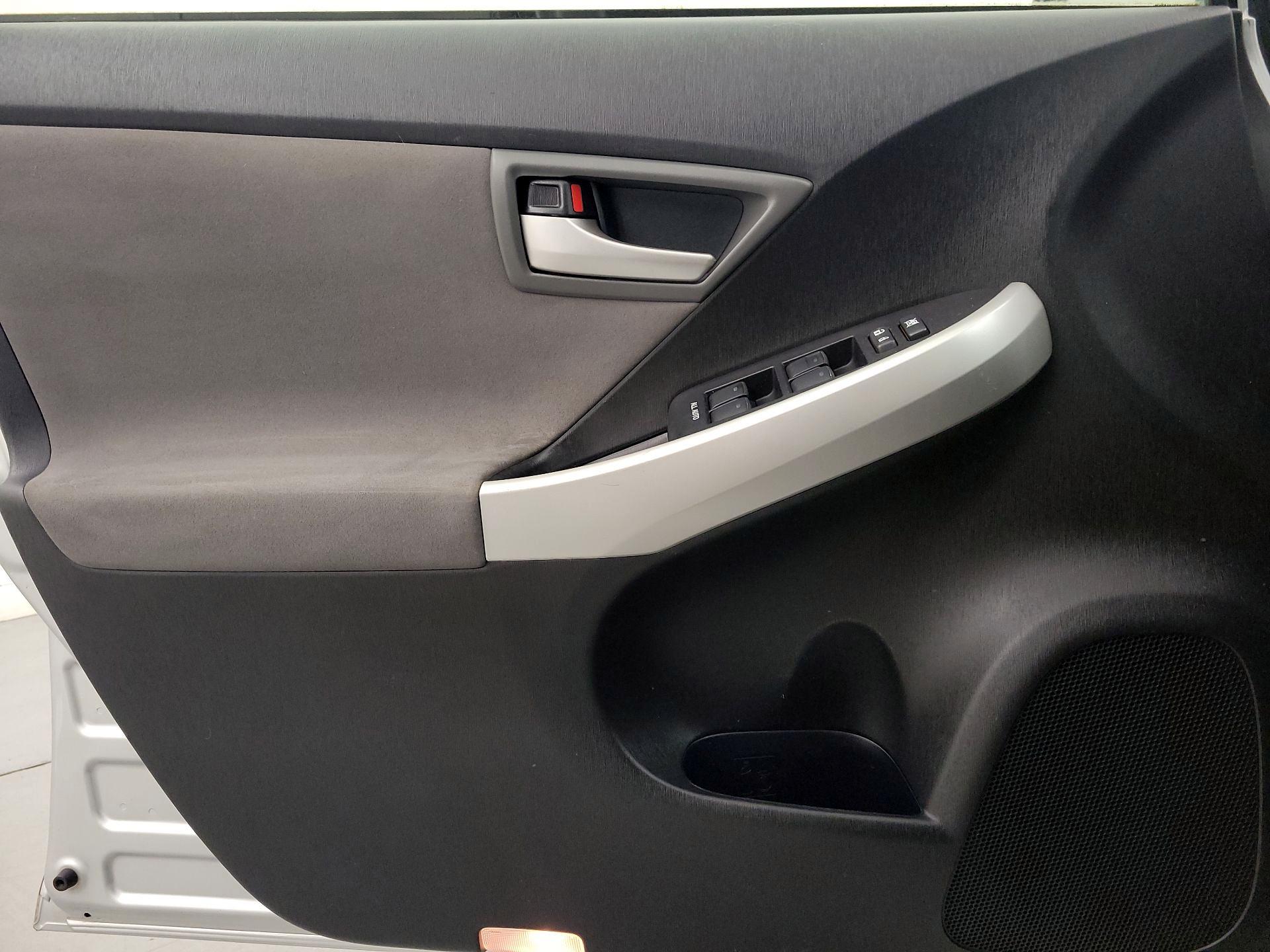 Thumbnail: 2015 Toyota Prius - 12