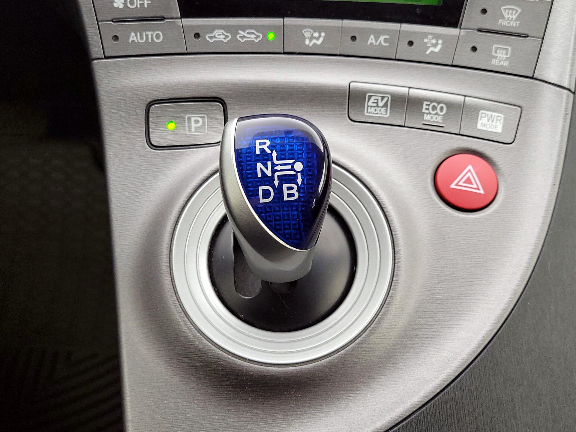 Thumbnail: 2015 Toyota Prius - 17