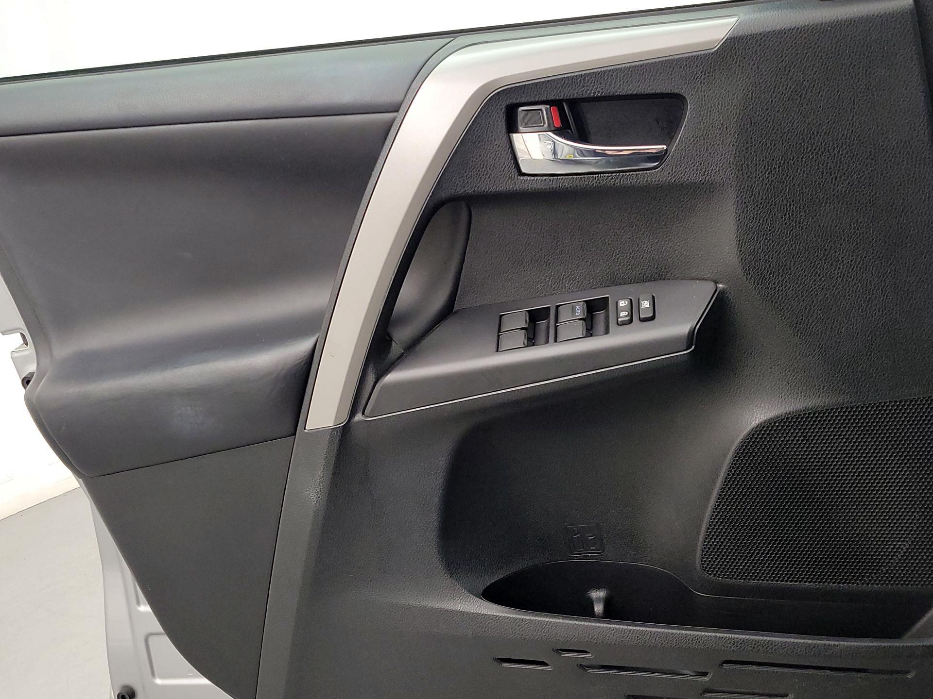 Thumbnail: 2018 Toyota RAV4 - 12