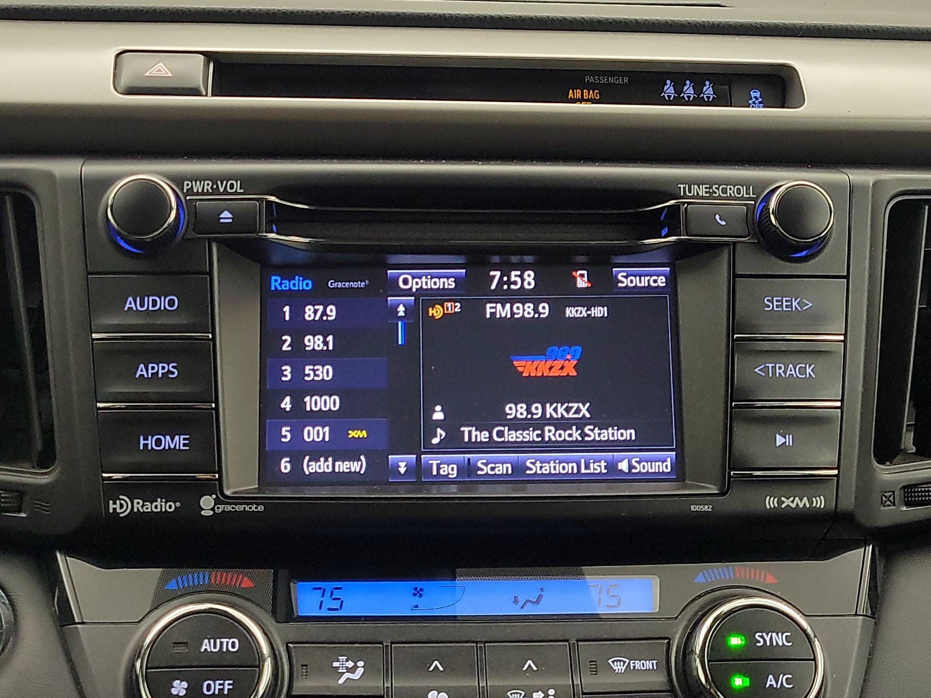 Thumbnail: 2018 Toyota RAV4 - 15