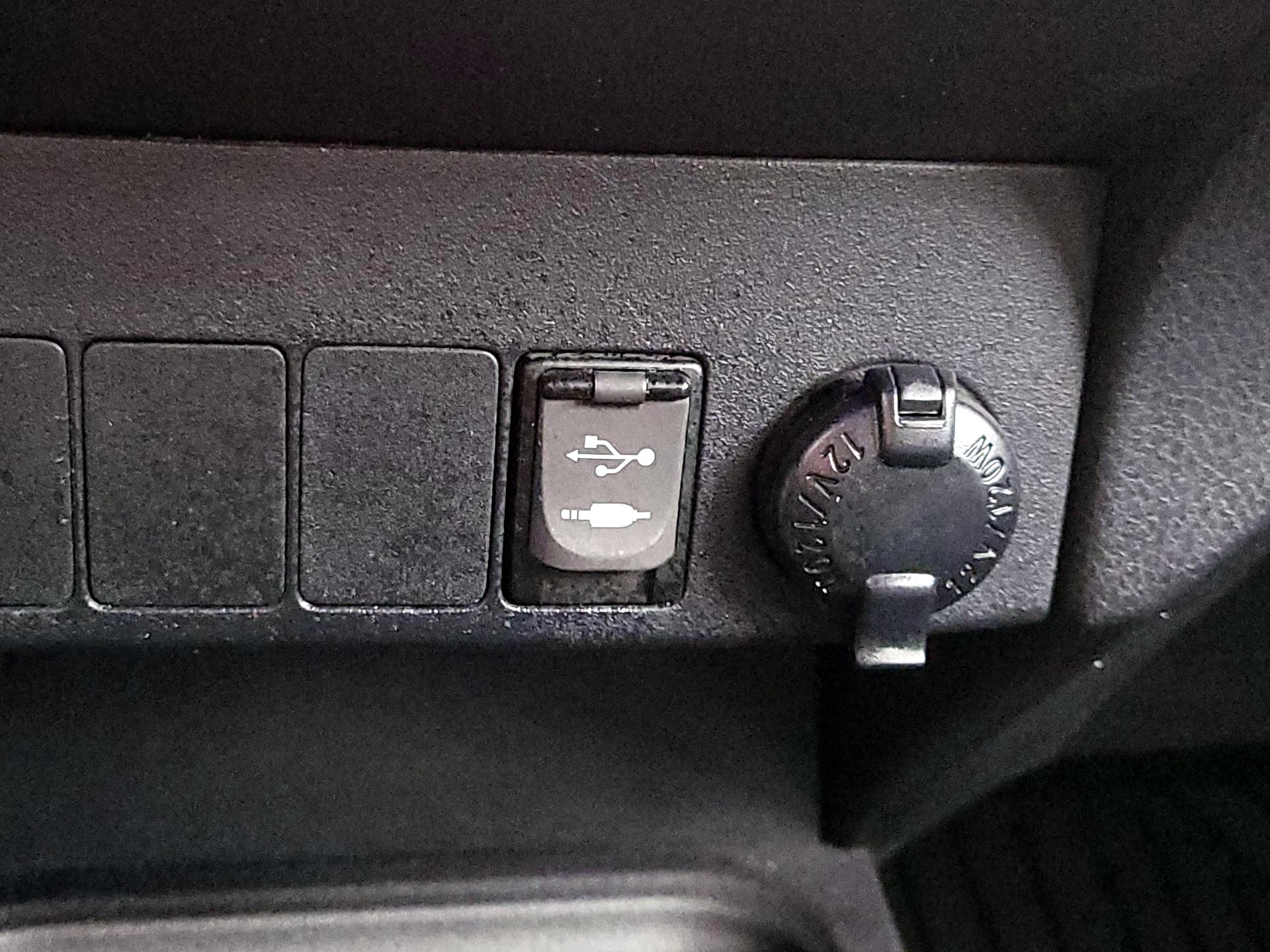 Thumbnail: 2018 Toyota RAV4 - 18