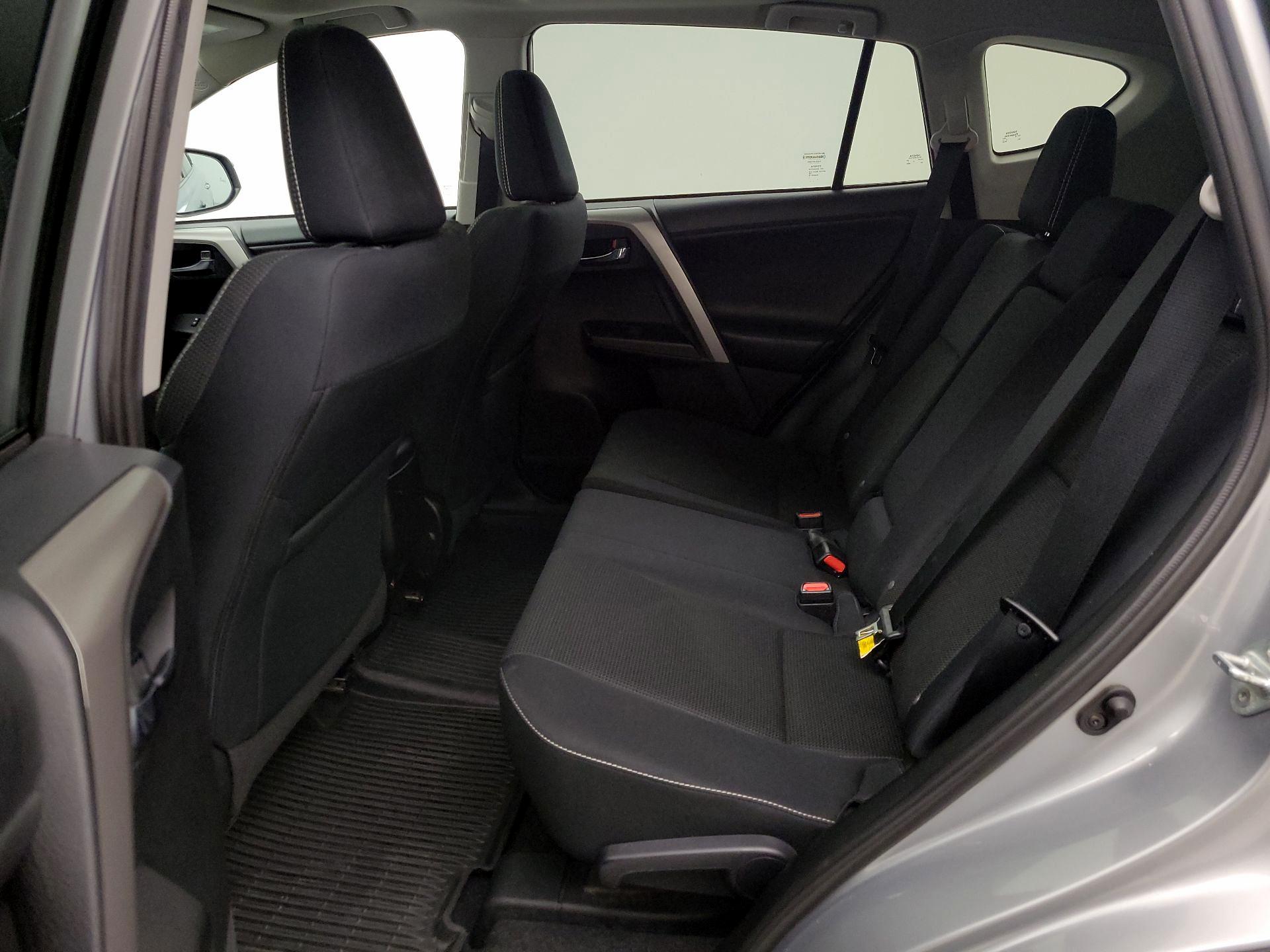 Thumbnail: 2018 Toyota RAV4 - 20