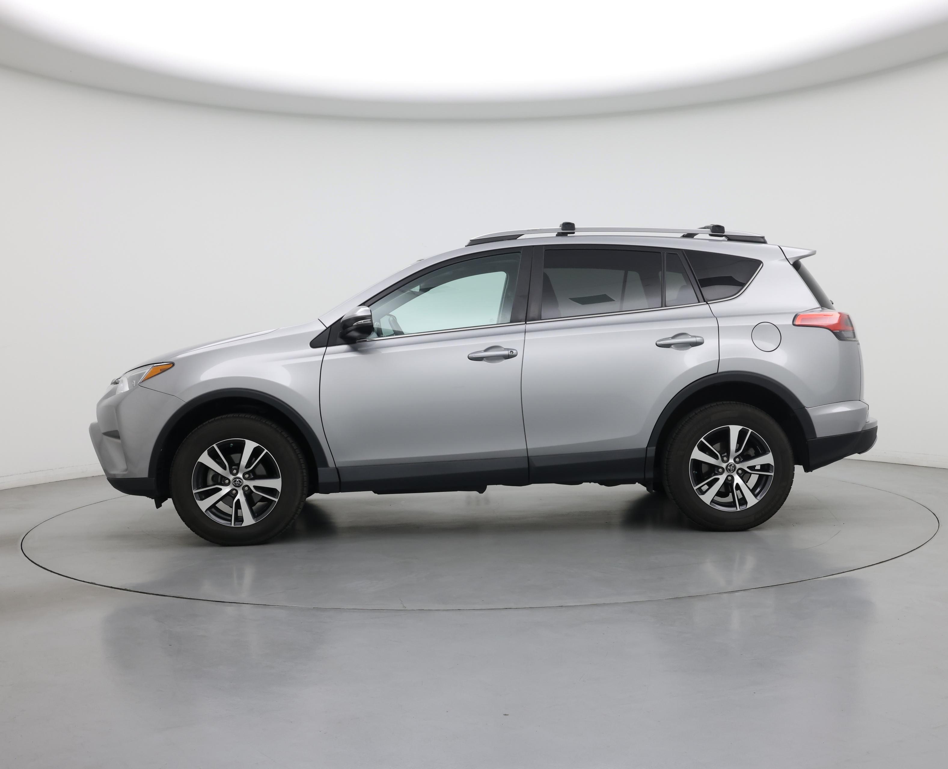Thumbnail: 2018 Toyota RAV4 - 3