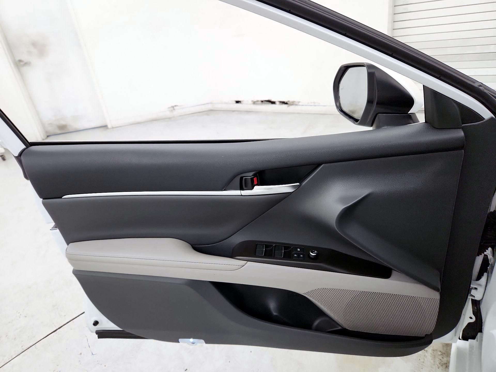 Thumbnail: 2022 Toyota Camry - 12