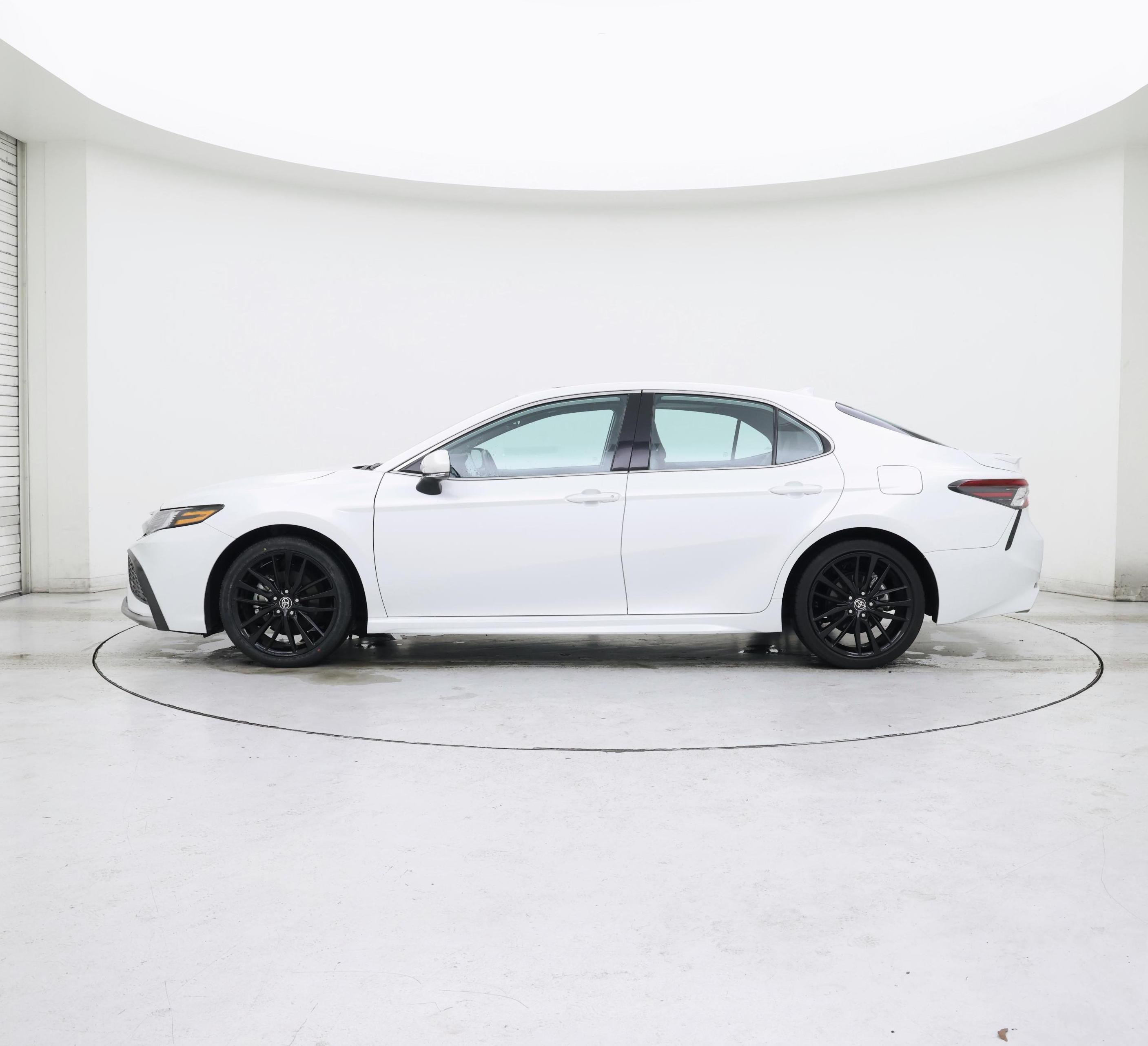 Thumbnail: 2022 Toyota Camry - 3