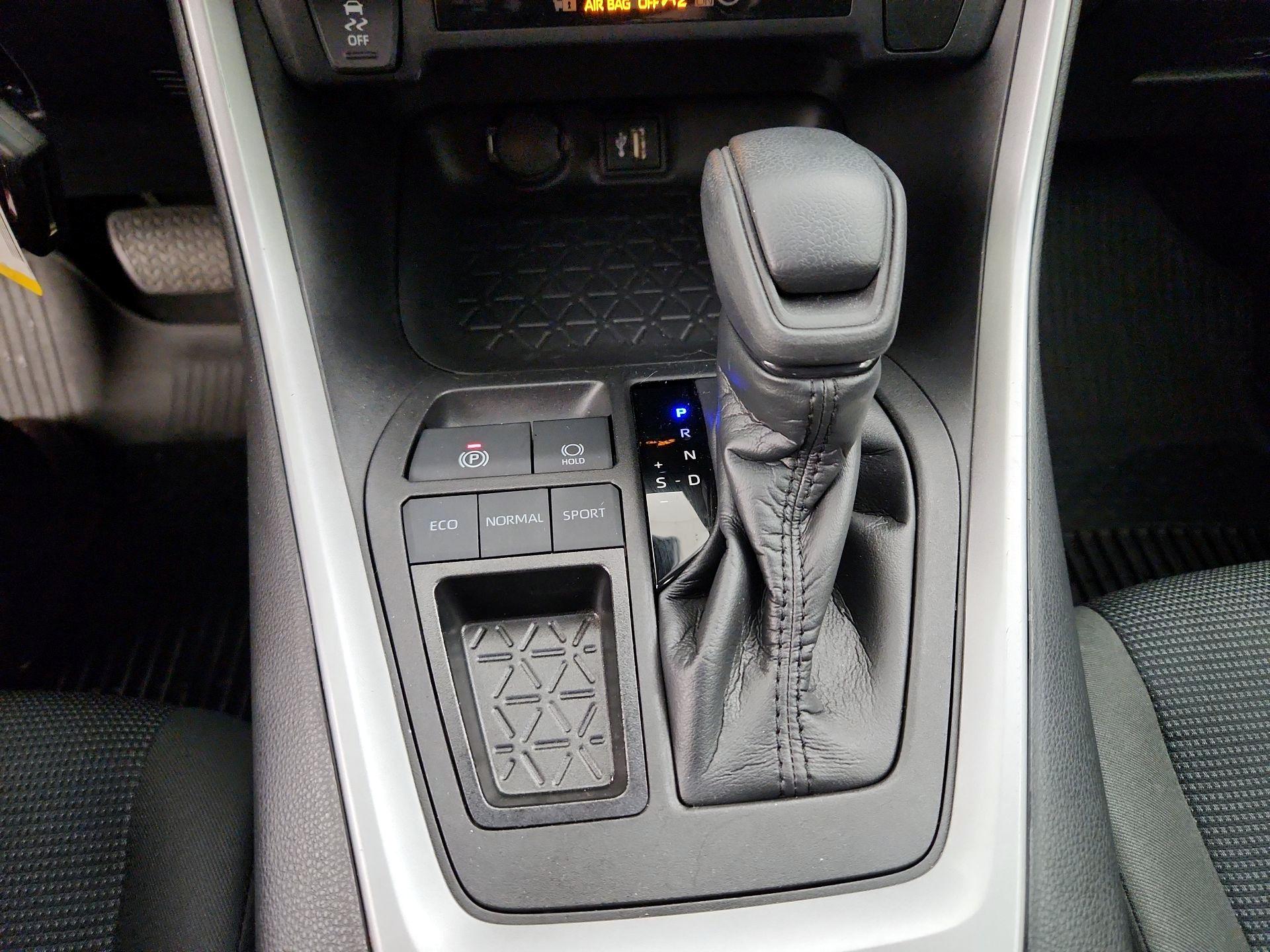 Thumbnail: 2023 Toyota RAV4 - 17