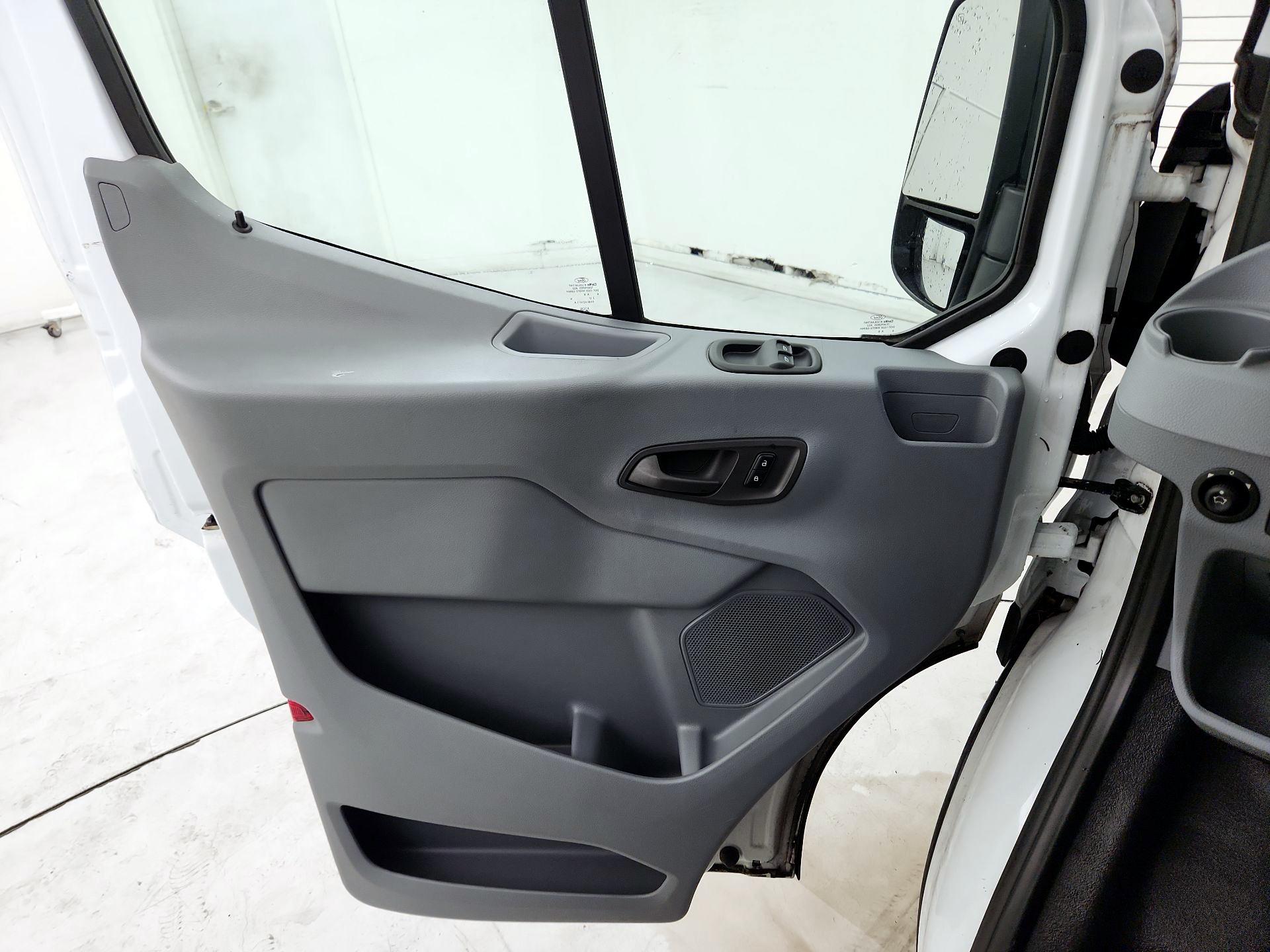 Thumbnail: 2017 Ford Transit Series - 12