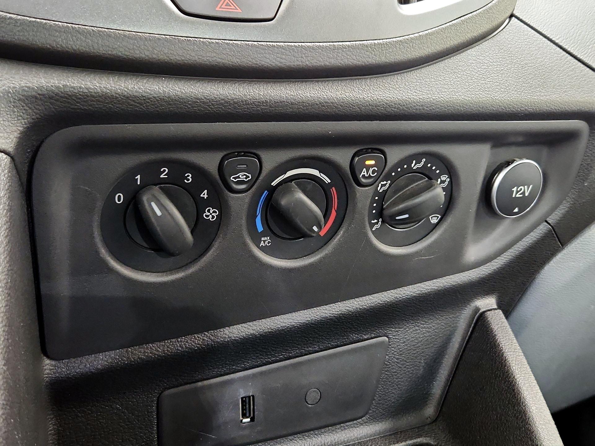 Thumbnail: 2017 Ford Transit Series - 16