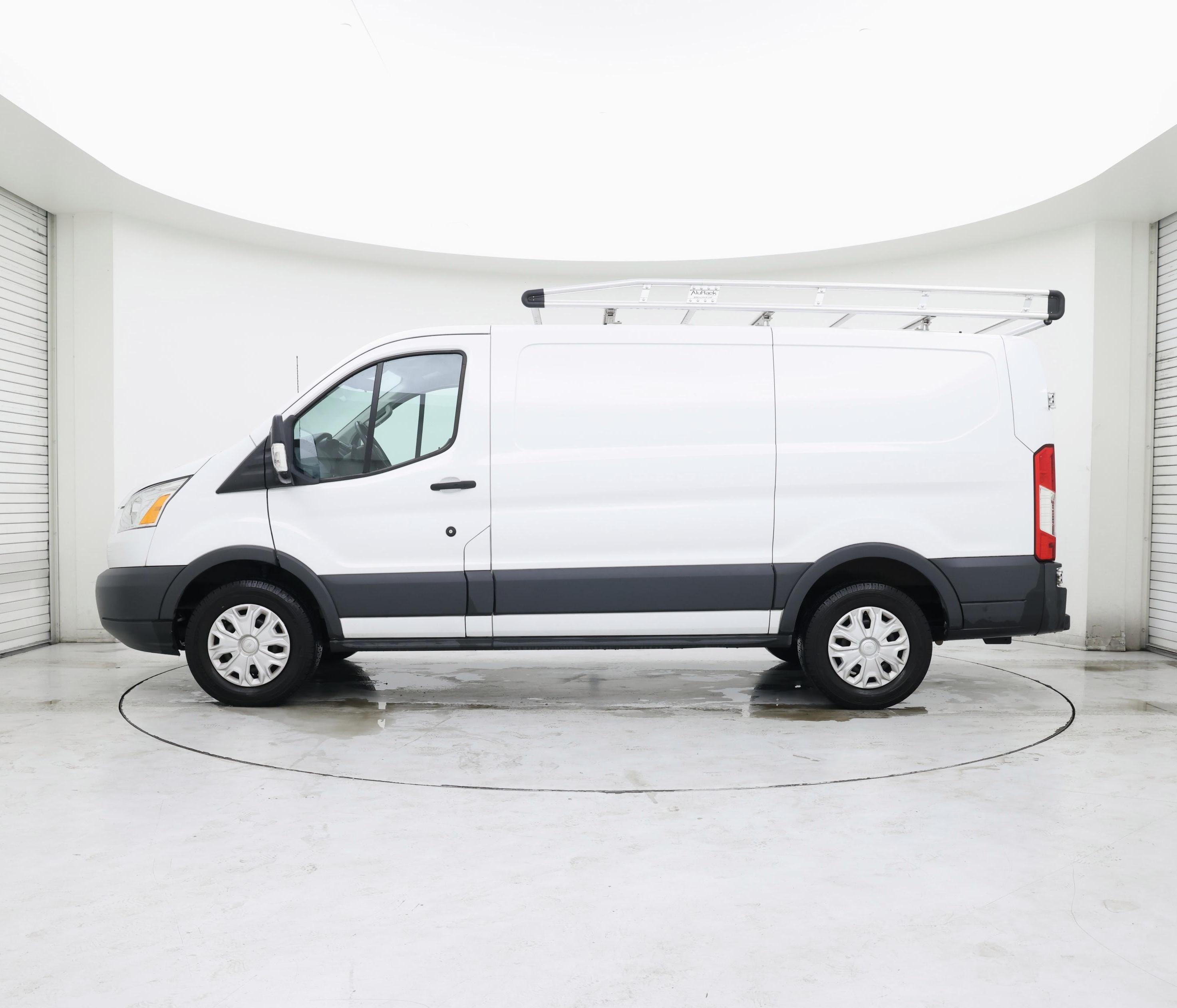 Thumbnail: 2017 Ford Transit Series - 3
